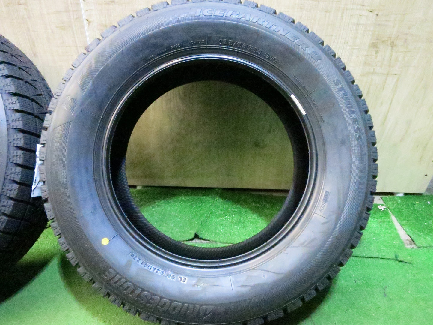 [送料無料]未使用！22年★スタッドレス 195/65R15 ブリヂストン アイスパートナー2 タイヤ 15インチ プリウス セレナ ノア ヴォクシー 等★3031002Hスタ