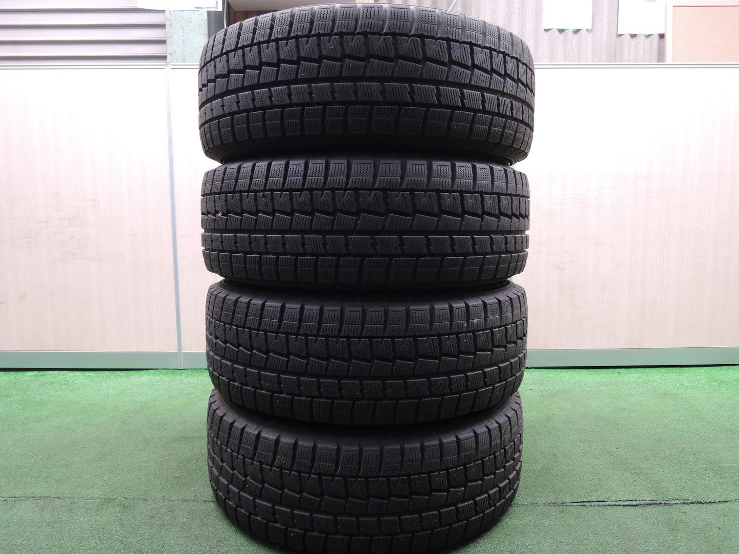 [送料無料]バリ溝！キレイ！9.5分★スタッドレス 215/60R16 ダンロップ ウインターマックス WM01 STYLE PRASINO PCD114.3/5H★3112516HAス