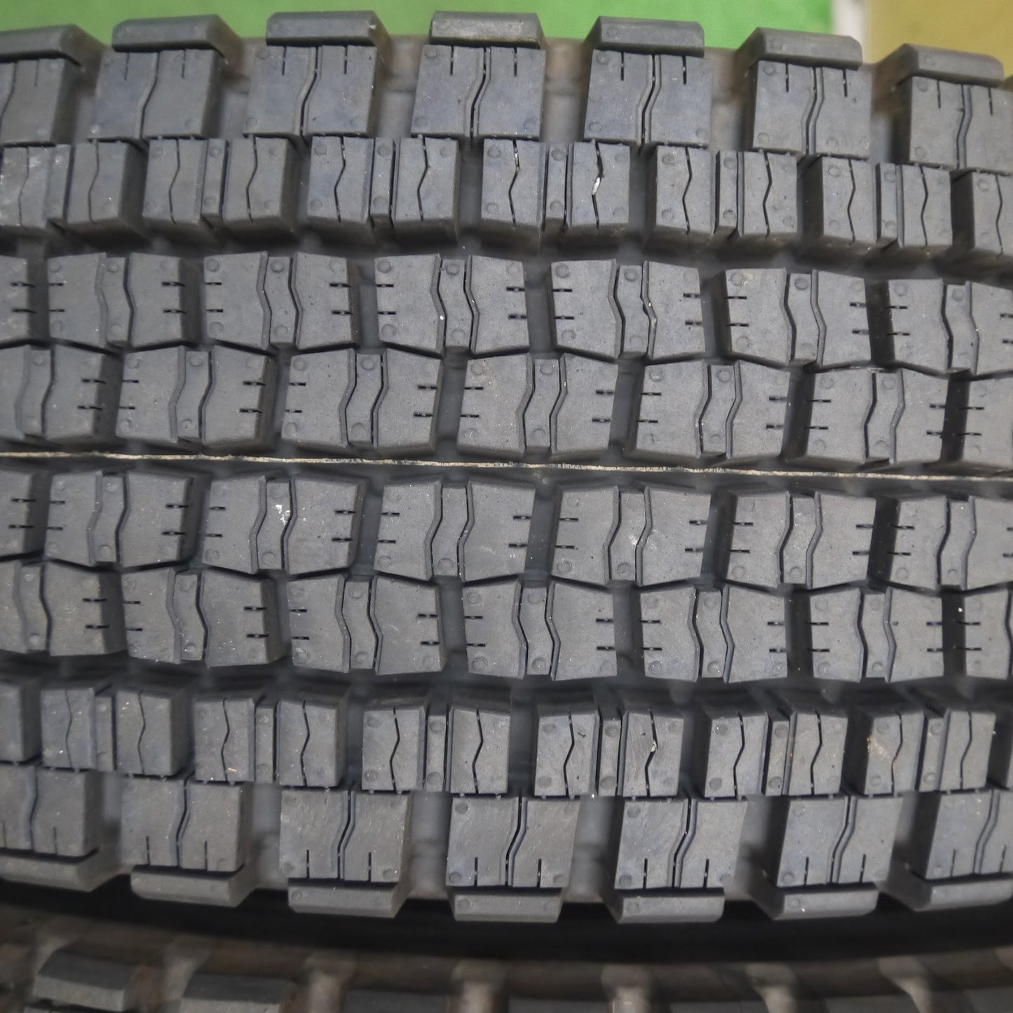 [送料無料]ほぼ未使用！22年★トラック タイヤ 225/80R17.5 123/122L スタッドレス ダンロップ デクテス SP001 DECTES 17.5インチ★3060102クスタ