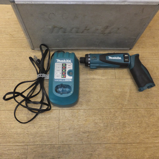 [送料無料]現状品★マキタ makita 充電式ペンドライバドリル DF010D　充電器 DC07SA　セット　バッテリ無し★