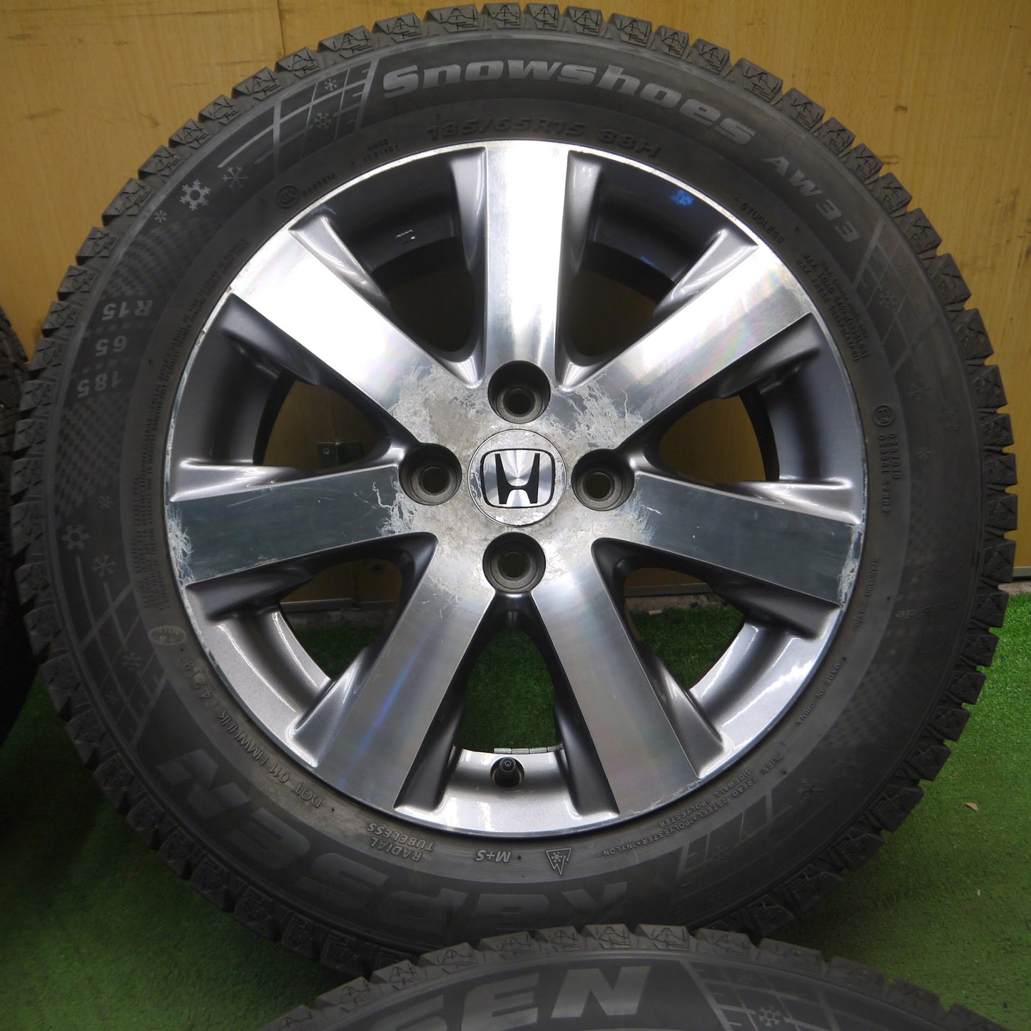 [送料無料]バリ溝！19年！9.5分以上★ホンダ GB4 フリード 純正 185/65R15 スタッドレス カプセン Snowshoes AW33 15インチ PCD100/4H★3090903KAス