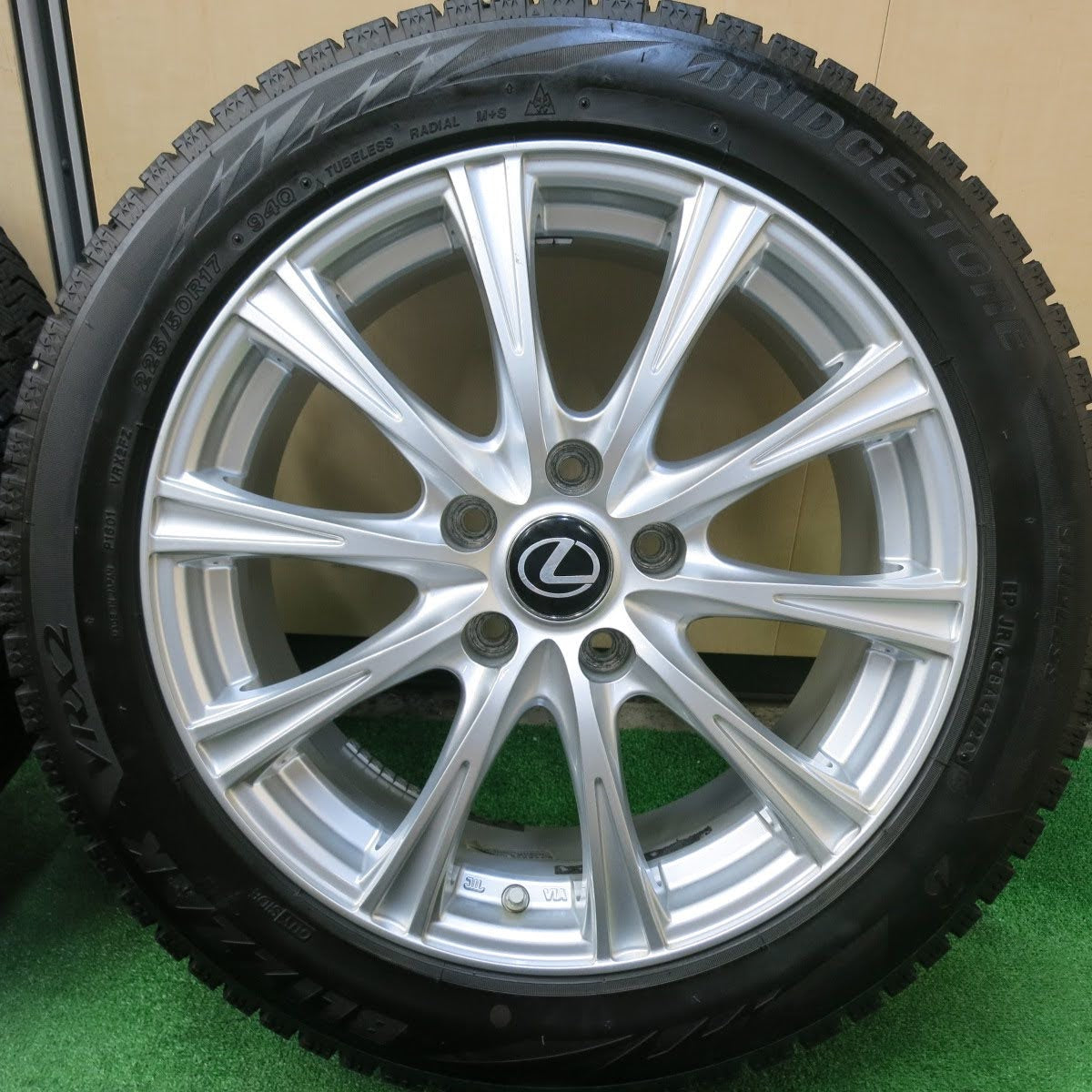 [送料無料]空気圧センサー付！バリ溝！20年！9.5分★レクサス 等 225/50R17 スタッドレス ブリヂストン ブリザック VRX2 weds 17インチ PCD114.3/5H★3060904ヒス