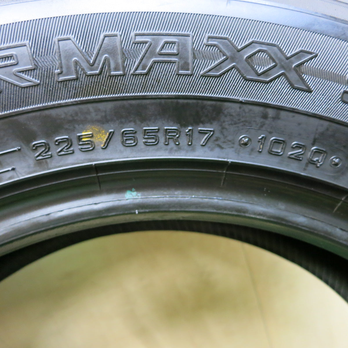 *送料無料*バリ溝！ほぼ10分★スタッドレス 225/65R17 ダンロップ ウインターマックス SJ8 タイヤ 17インチ ハリアー エクストレイル 等★3102105イスタ