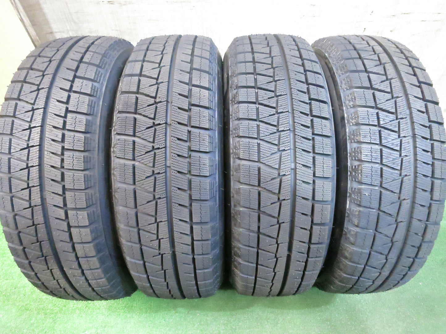 [送料無料]超バリ溝！20年！キレイ！ほぼ10分★スタッドレス 195/65R15 ブリヂストン アイスパートナー2 Treffer トレファー 15インチ PCD114.3/5H★3021514Hス