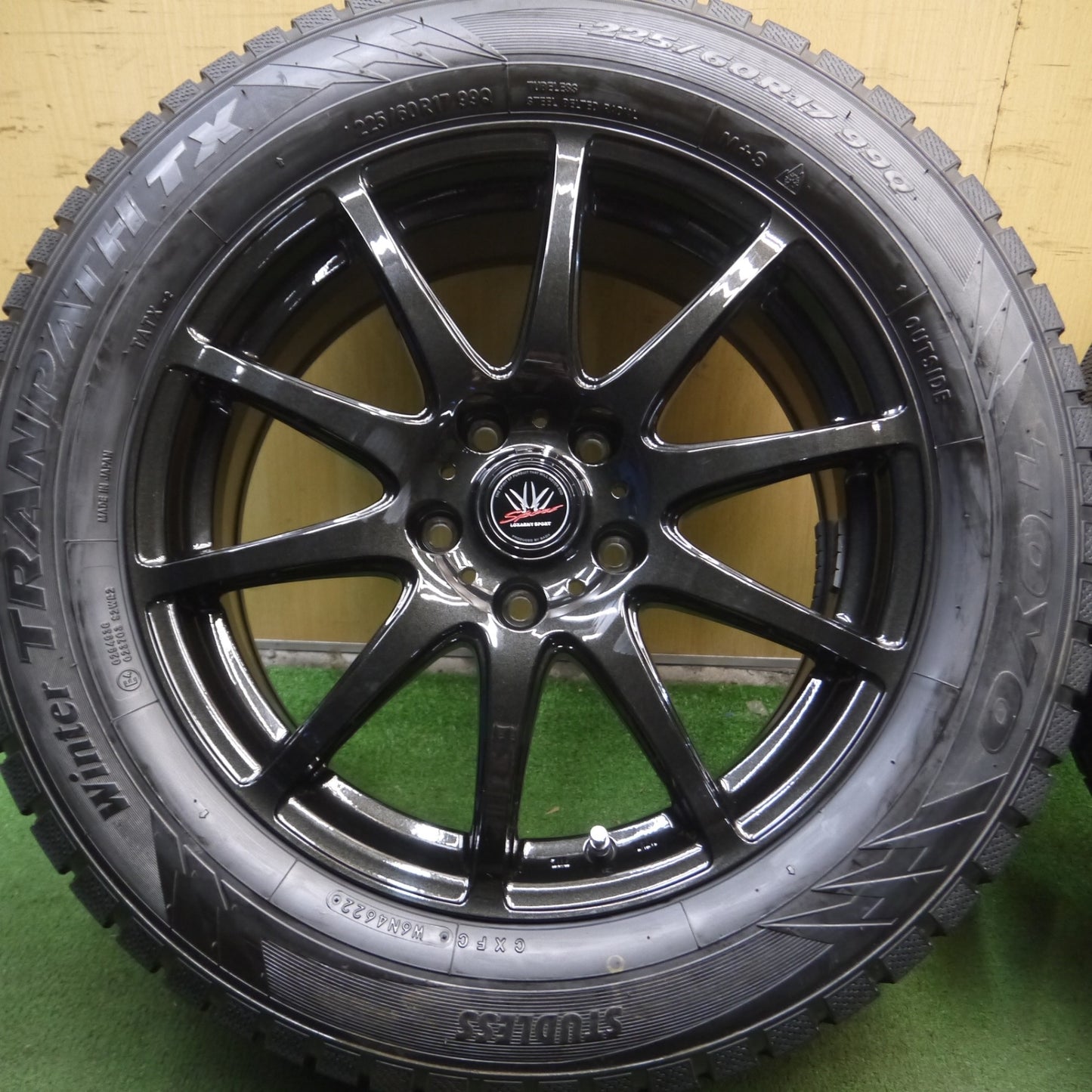 *送料無料* 超バリ溝！22年！キレイ！ほぼ10分★LOXARNY SPORT BADX 225/60R17 スタッドレス トーヨー ウインタートランパス TX ロクサーニ PCD114.3/5H★4021614Hス