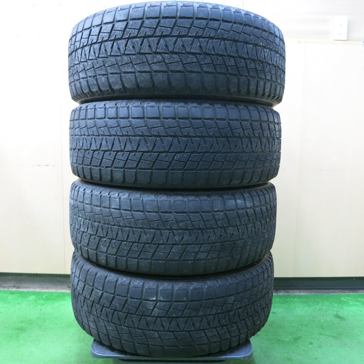 [送料無料]キレイ★トヨタ 30系 ハリアー 純正 235/55R18 スタッドレス ブリヂストン ブリザック DM-V1 18インチ PCD114.3/5H★3070105イス