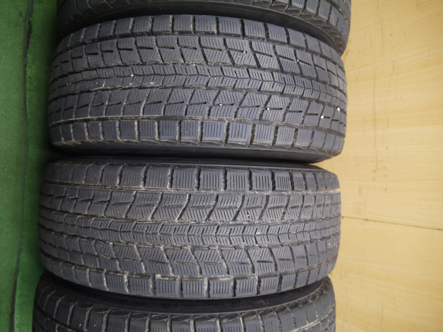 [送料無料]バリ溝！19年！綺麗！9.5分以上★ランクル 等 MADCROSS 285/60R18 スタッドレス ダンロップ ウインターマックス SJ8 18インチ PCD150/5H★2121007アス