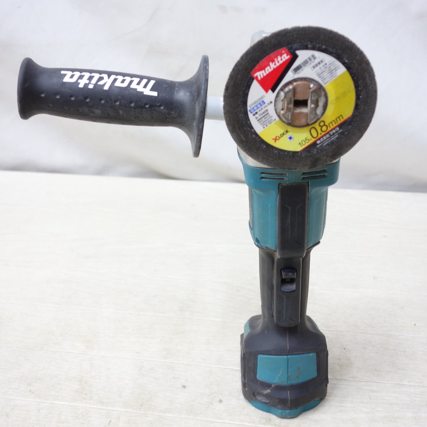 [送料無料] ◆makita マキタ 100mm 充電式ディスクグラインダ GA420D 18V 替刃付き 電動工具 研磨機 本体のみ◆
