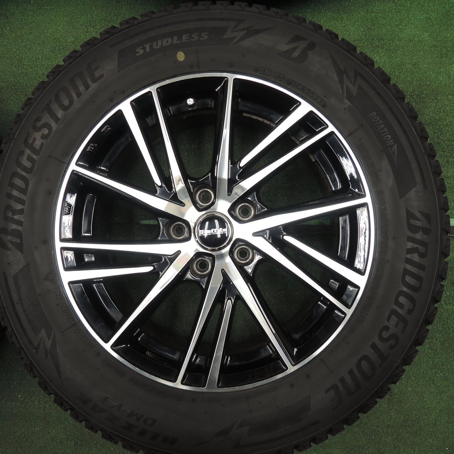 *送料無料* 4本価格！21年★スタッドレス 225/65R17 ブリヂストン ブリザック DM-V3 Laffite ラフィット 17インチ PCD114.3/5H★4021304TNス