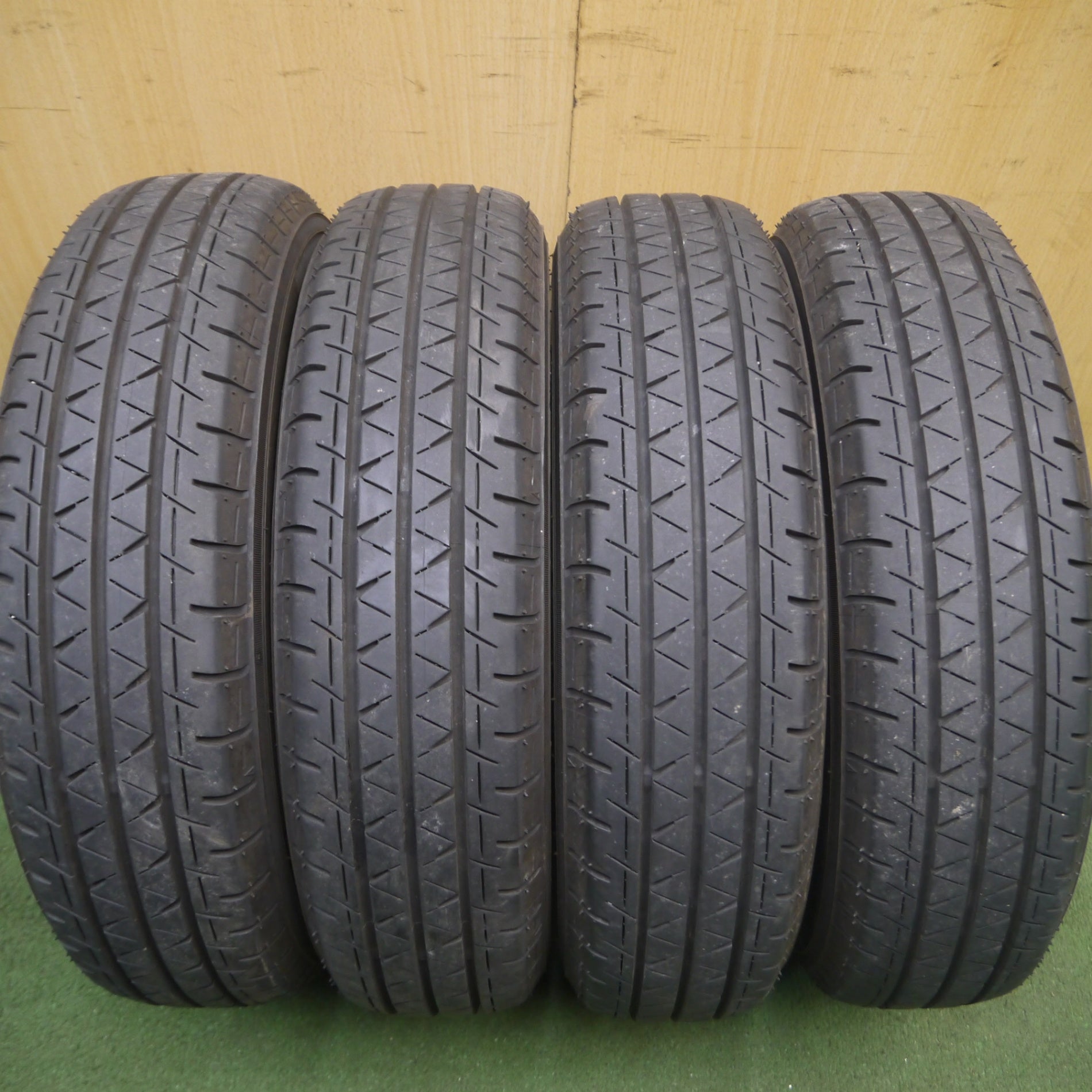 送料無料* バリ溝！23年！9.5分☆145/80R12 80/78N ヨコハマ BluEarth