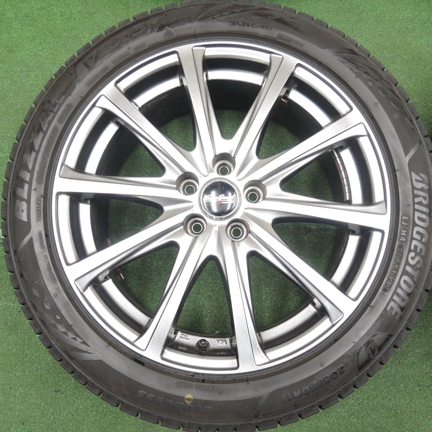 [送料無料] バリ溝！22年！綺麗！9.5分★スタッドレス 205/50R17 ブリヂストン ブリザック VRX3 EuroSpeed MANARAY PCD100/5H★3120302HAス