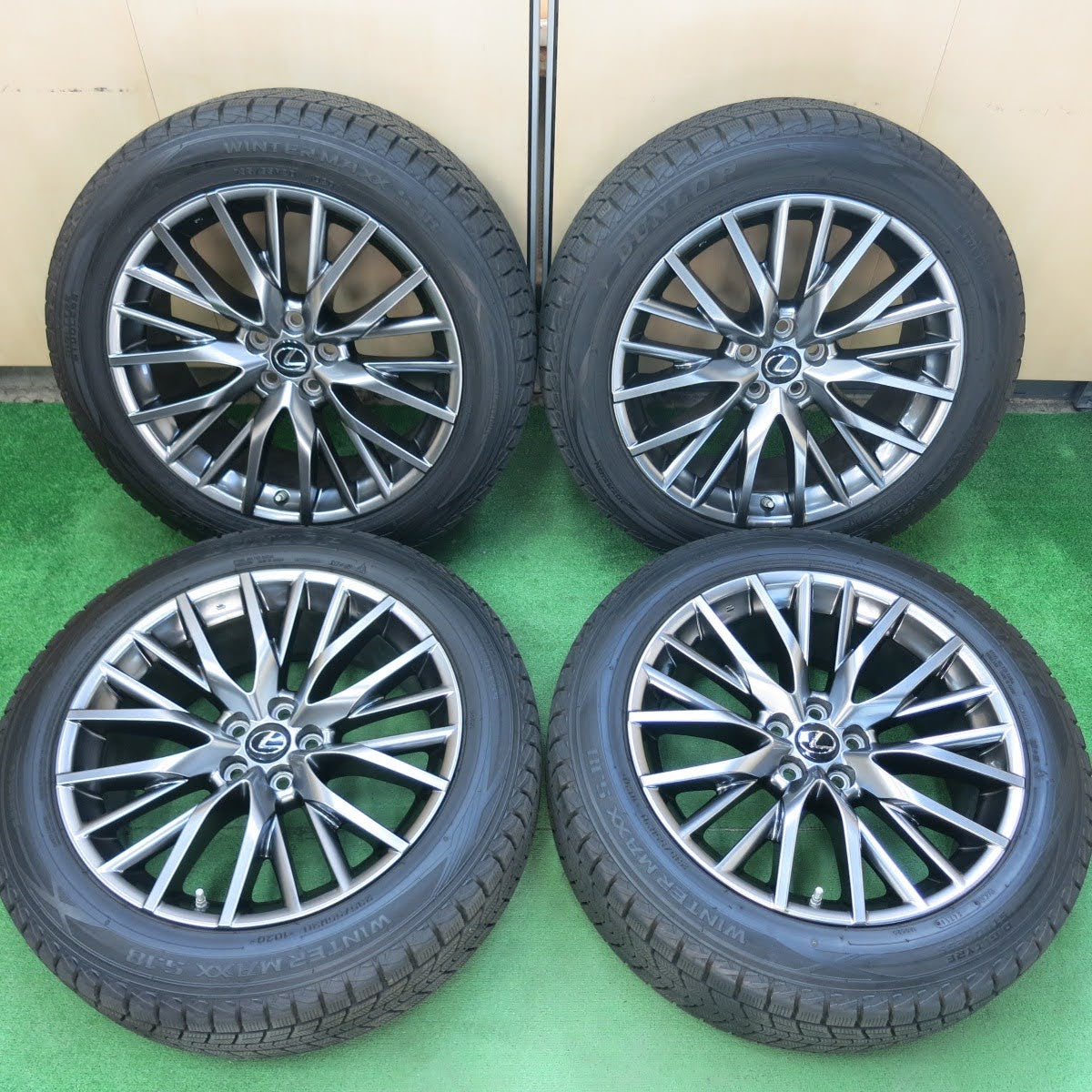 [送料無料]空気圧センサー付き！バリ溝！キレイ！9.5分★レクサス RX450h Fスポーツ 純正 235/55R20 スタッドレス ダンロップ SJ8 PCD114.3/5H★3053104ヒス