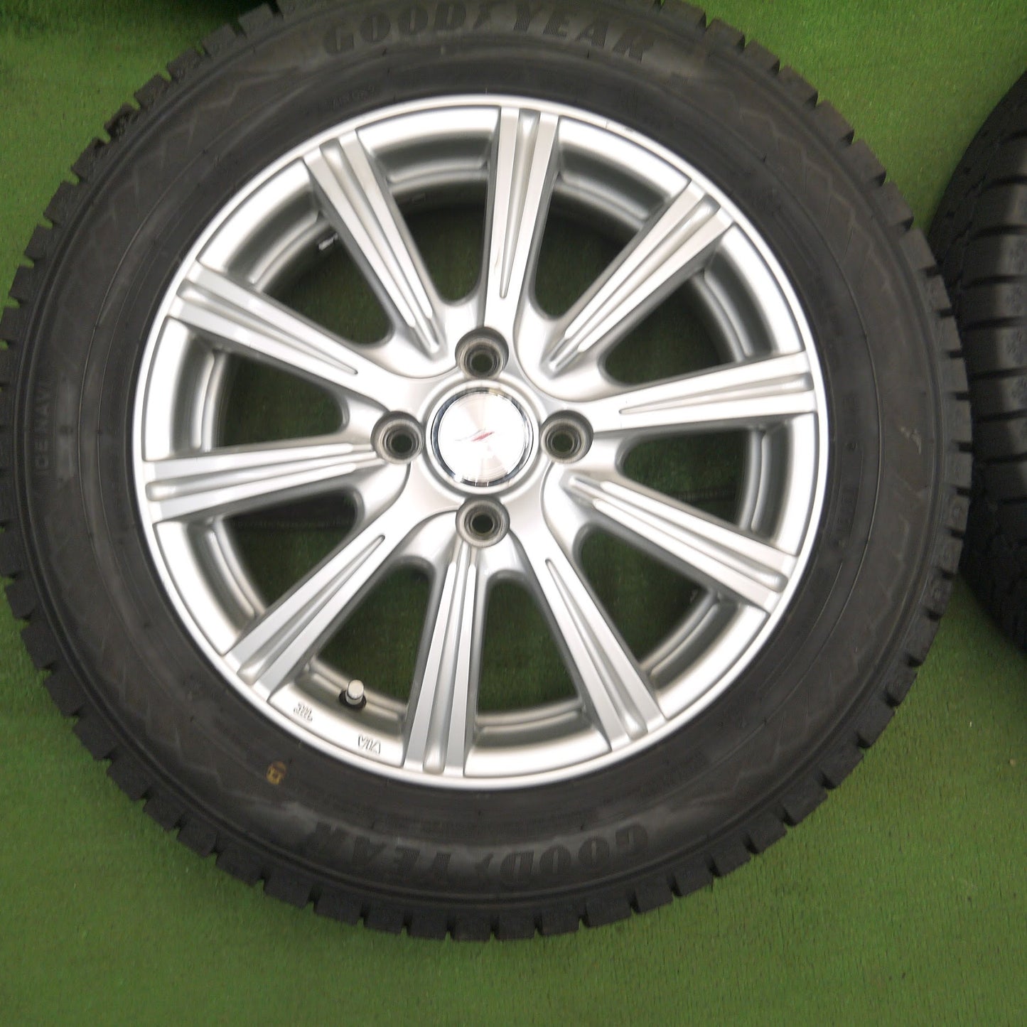 [送料無料]バリ溝！21年！キレイ！9.5分以上★スタッドレス 185/60R15 グッドイヤー アイスナビ8 JOKER weds ジョーカー 15インチ PCD100/4H★3070801KAス