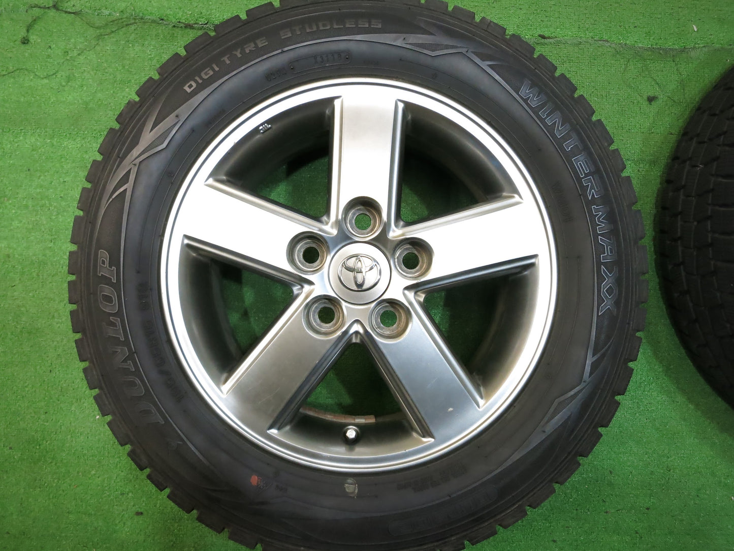 [送料無料]バリ溝！18年！9.5分以上★トヨタ 60系 ヴォクシー 純正 195/65R15 スタッドレス ダンロップ ウインターマックス WM01 PCD114.3/5H★2113006Hス