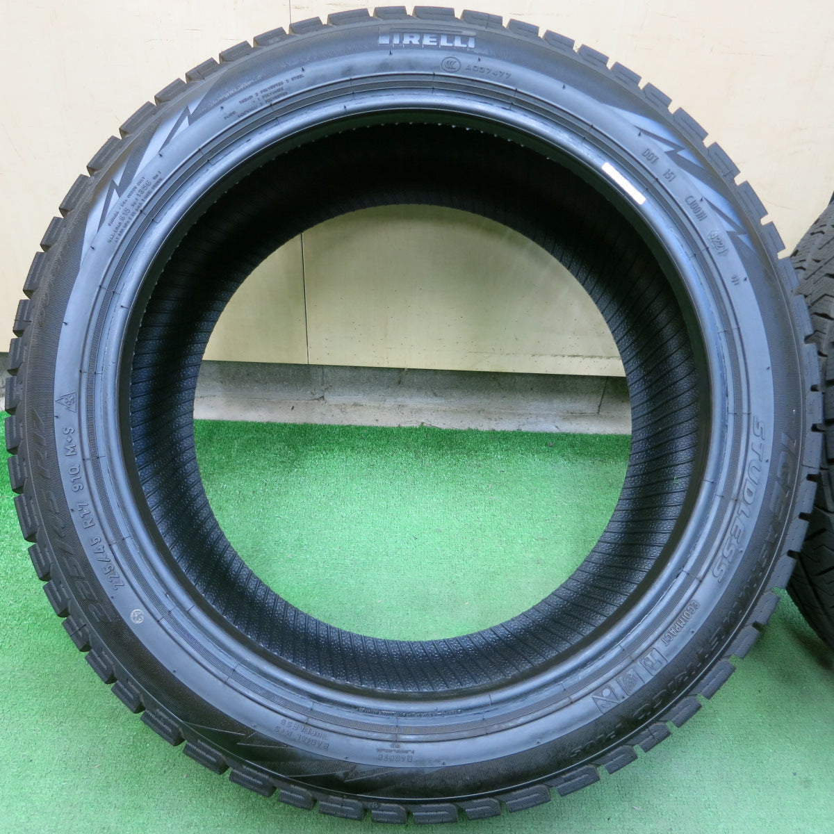 *送料無料*ほぼ未使用！21年！超バリ溝★スタッドレス 225/45R17 ピレリ アイスアシンメトリコ プラス タイヤ 17インチ BMW ワーゲン 等★3103108イスタ