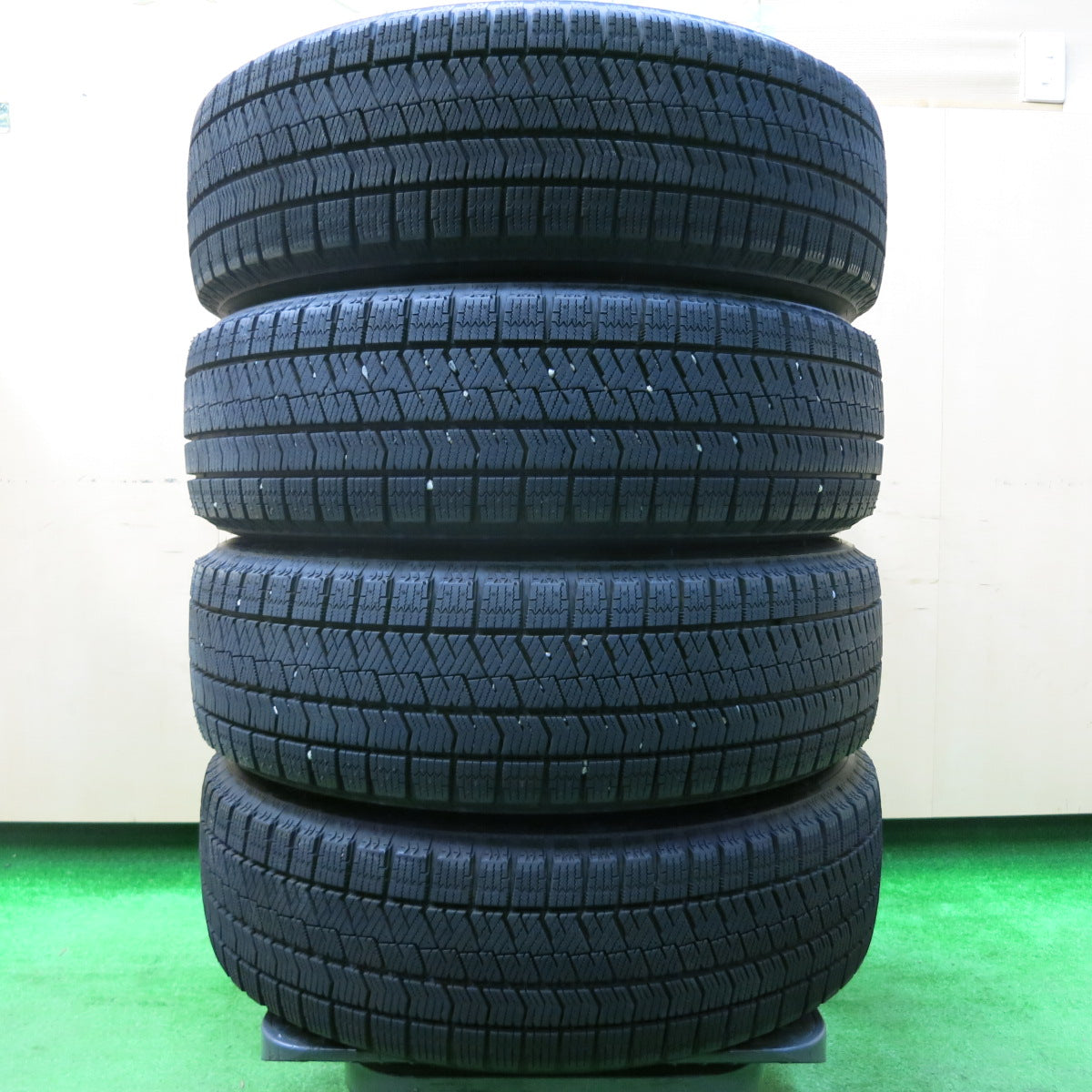 *送料無料*バリ溝！22年！キレイ！9.5分★スタッドレス 195/60R17 ブリヂストン ブリザック VRX2 BALMINUM バルミナ 17インチ PCD100/4H★3120903イス