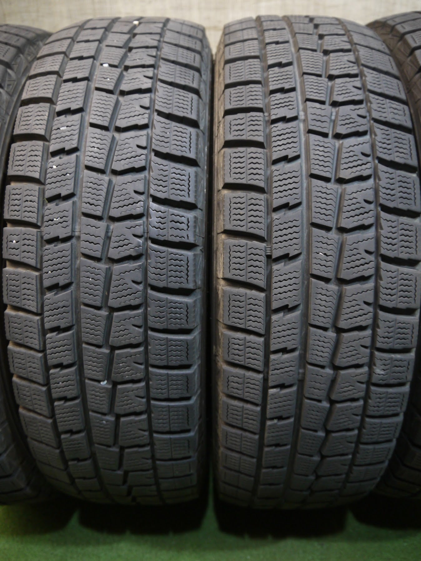 [送料無料]バリ溝！18年！8.5分★スタッドレス 185/70R14 ダンロップ ウインターマックス WM01 タイヤ 14インチ ノート ティーダ フリード 等★2070209ヤスタ