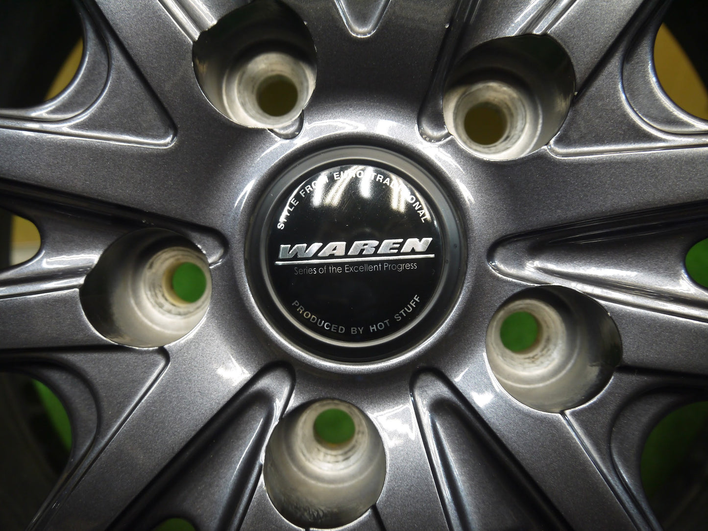 [送料無料]4本価格！18年★スタッドレス 215/60R17 アイスエスポルテ WAREN HOT STUFF ヴァーレン 17インチ PCD114.3/5H★2121311クス