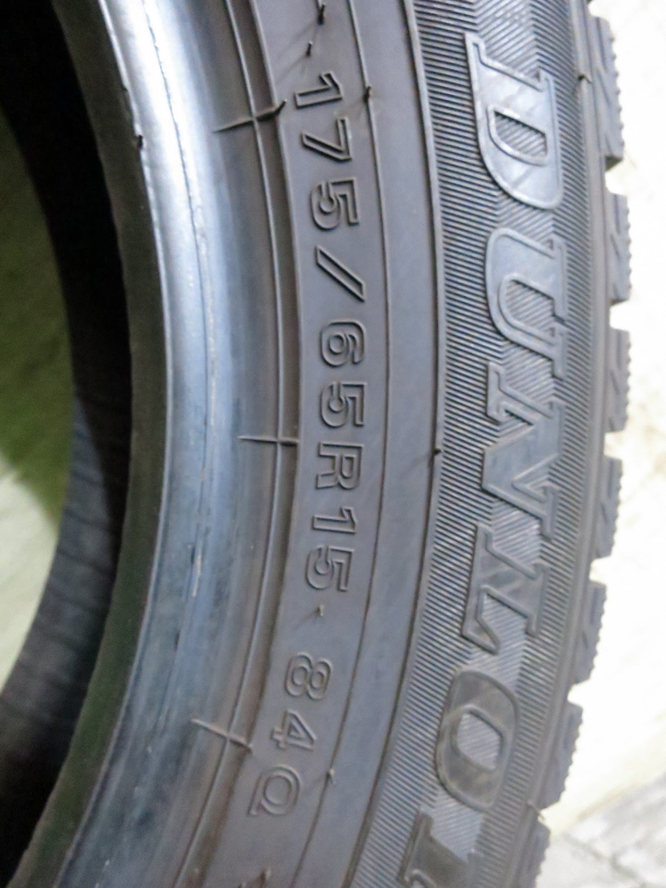 [送料無料]ほぼ未使用！21年★スタッドレス 175/65R15 ダンロップ ウインターマックス WM02 タイヤ 15インチ フィット アクア ヴィッツ キューブ 等★3012705Hスタ
