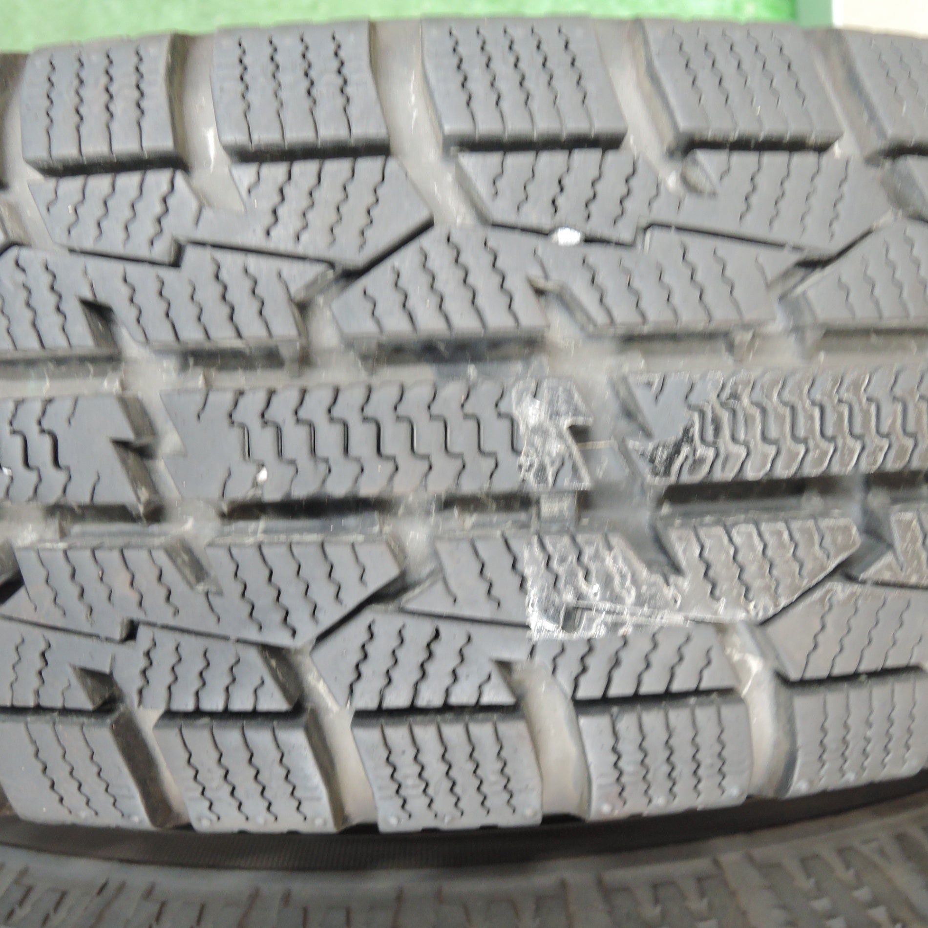 送料無料] バリ溝！キレイ！9分☆スタッドレス 145/80R13 SEIN STREET