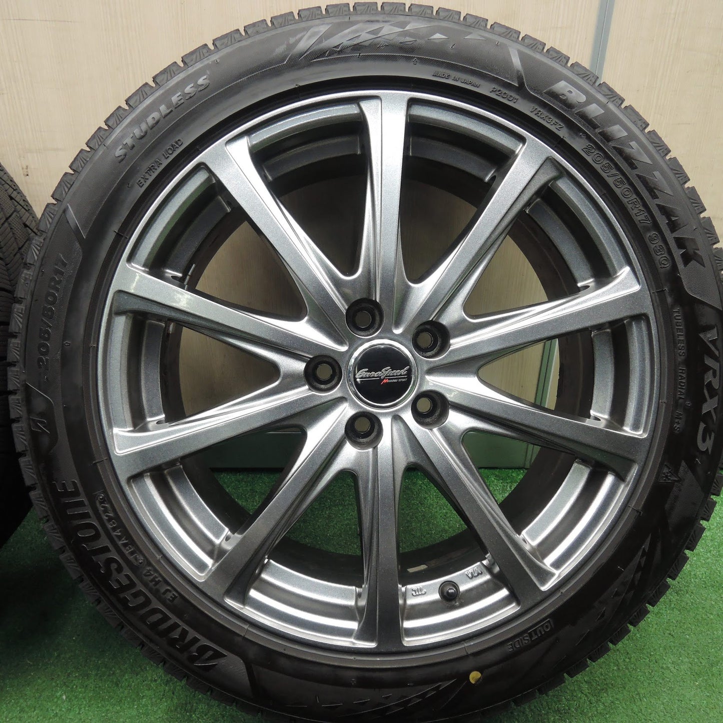 [送料無料] バリ溝！22年！綺麗！9.5分★スタッドレス 205/50R17 ブリヂストン ブリザック VRX3 EuroSpeed MANARAY PCD100/5H★3120302HAス