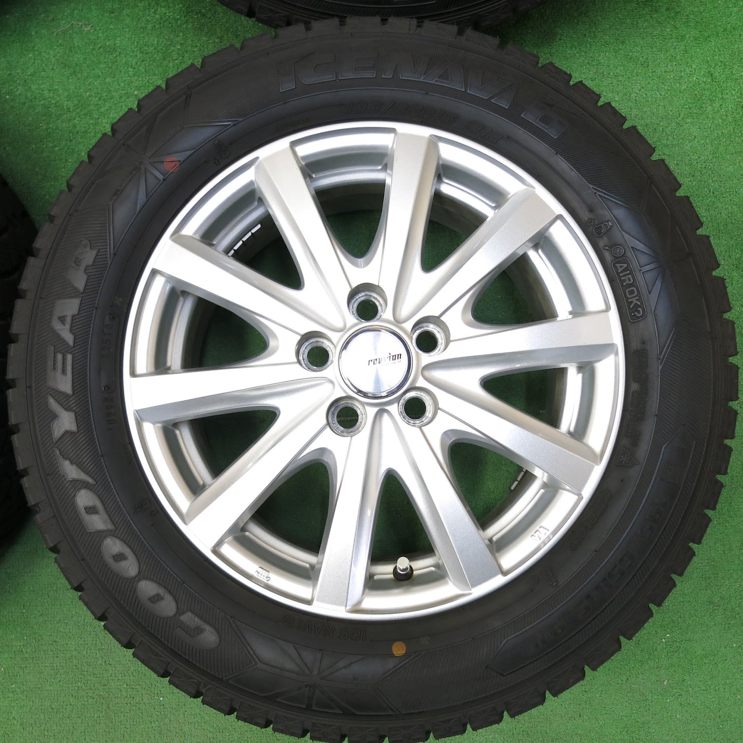 [送料無料]超バリ溝！キレイ！9.5分以上★プリウス 等 195/65R15 スタッドレス グッドイヤー アイスナビ6 ravrion RS01 ラブリオン PCD100/5H★3062401クス