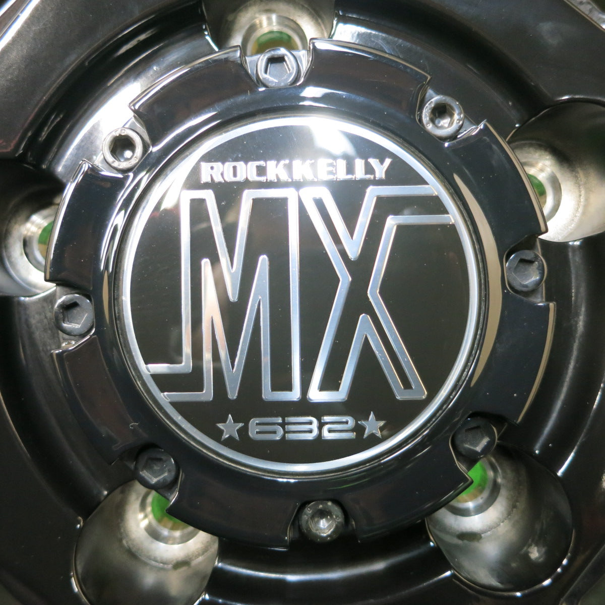 *送料無料*超バリ溝！21年！キレイ！ほぼ10分★ランクル 等 ROCKKELLY MX 632 285/60R18 スタッドレス グッドイヤー アイスナビ SUV ロクサーニ PCD150/5H★3112408イス