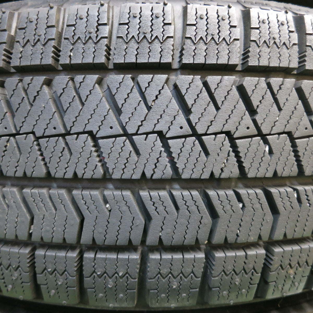 *送料無料*バリ溝！22年！キレイ！9.5分★スタッドレス 195/60R17 ブリヂストン ブリザック VRX2 BALMINUM バルミナ 17インチ PCD100/4H★3120903イス