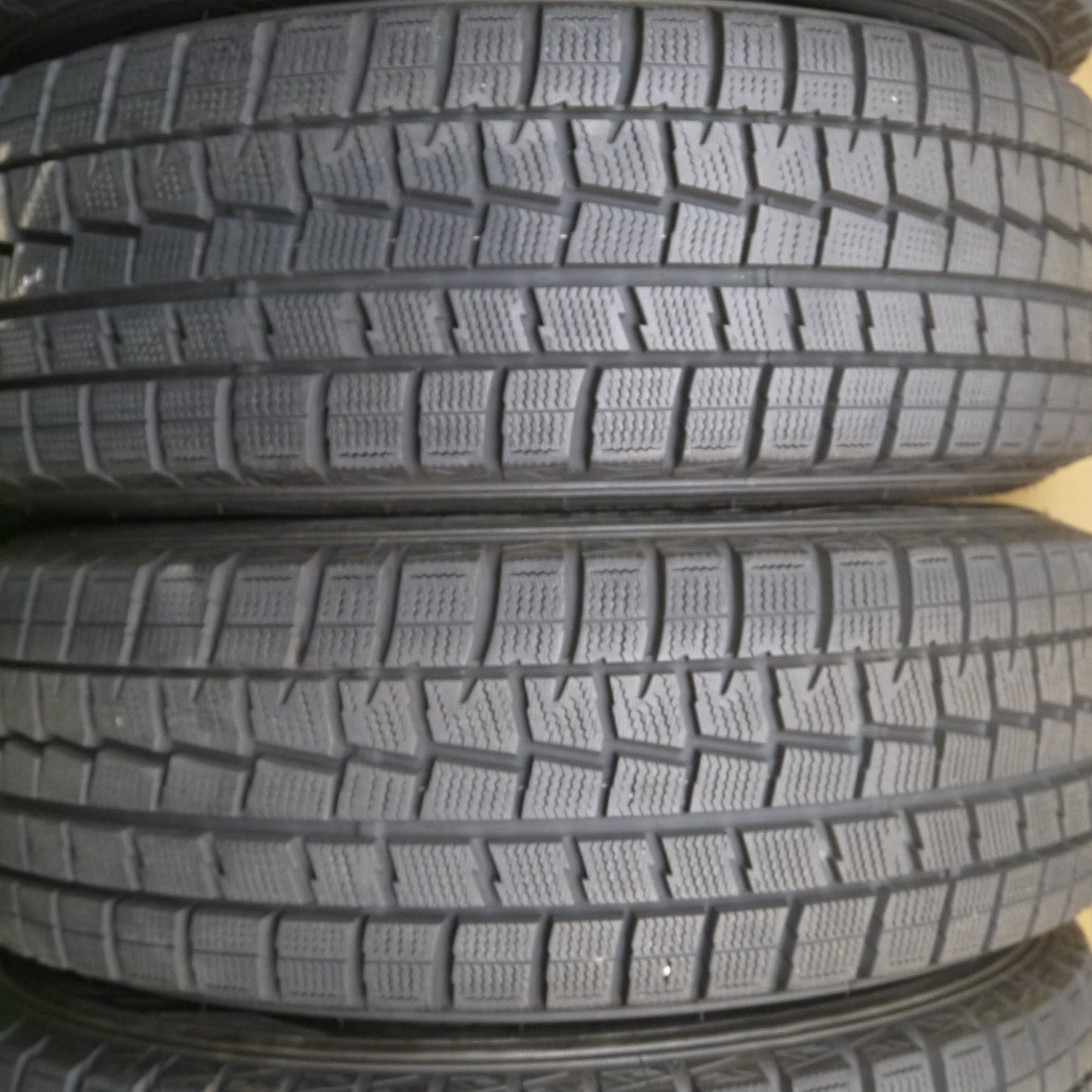 [送料無料]バリ溝！キレイ！9.5分以上★スタッドレス 205/65R15 ダンロップ ウインターマックス WM01 RiZLEY ライツレー 15インチ PCD114.3/5H★3071804KKス