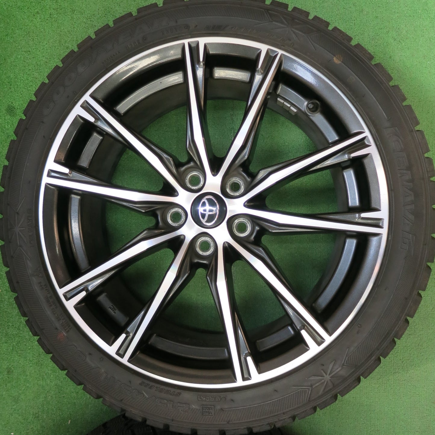 [送料無料]バリ溝！9.5分★トヨタ 86 純正 215/45R17 スタッドレス グッドイヤー アイスナビ6 17インチ PCD100/5H スバル BRZ★3051202ヒス