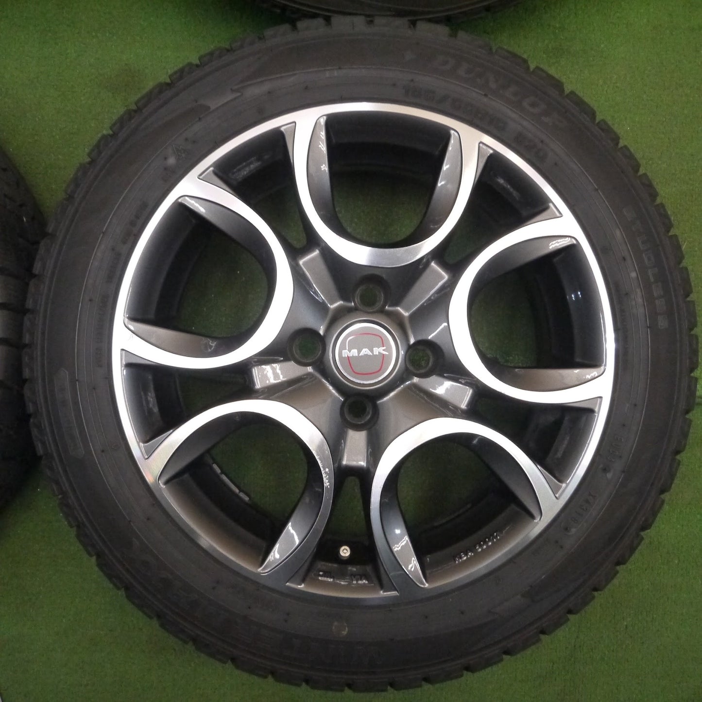 [送料無料]バリ溝！9.5分★フィアット 500 等 MAK TORINO 185/55R15 スタッドレス ダンロップ ウインターマックス WM02 マック トリノ PCD98/4H★3072203KAス