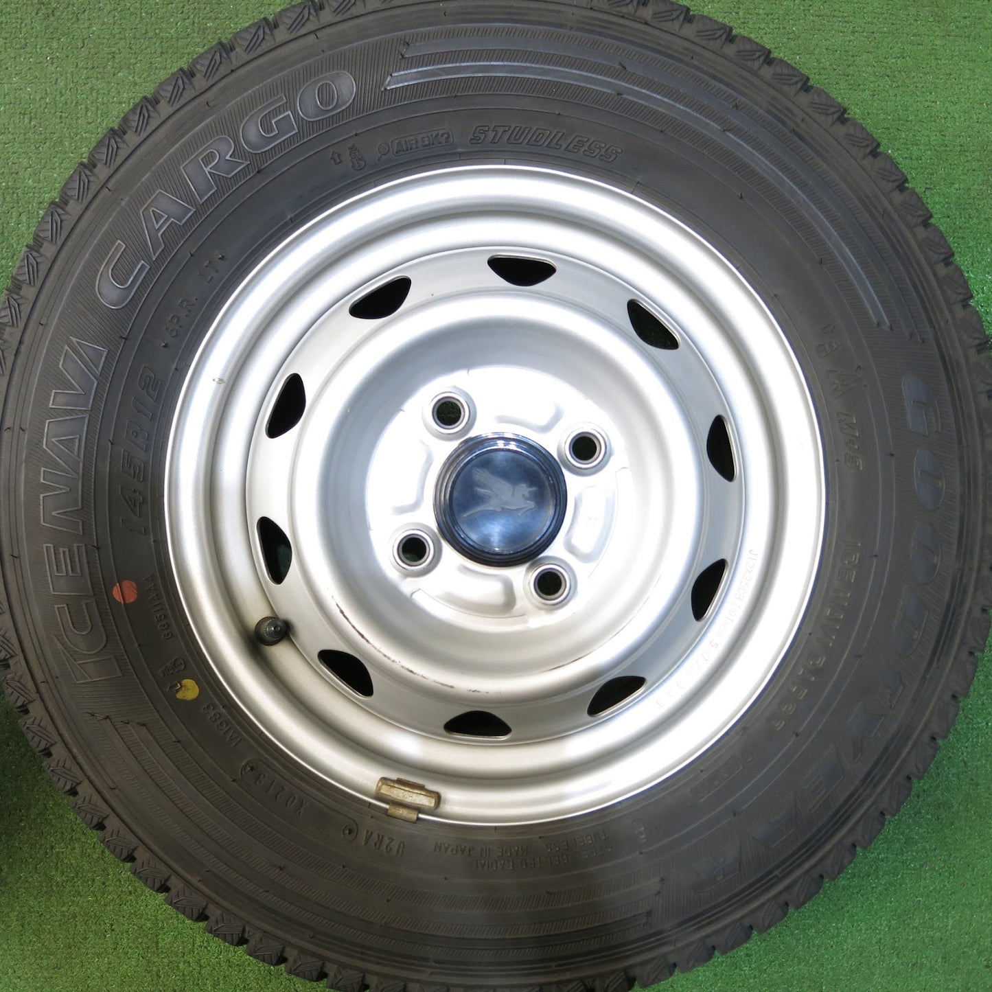 [送料無料]バリ溝！19年！キレイ！9.5分★スタッドレス 145R12 6PR グッドイヤー アイスナビ カーゴ スチール ホイール 12インチ PCD100/4H★3062110Hス