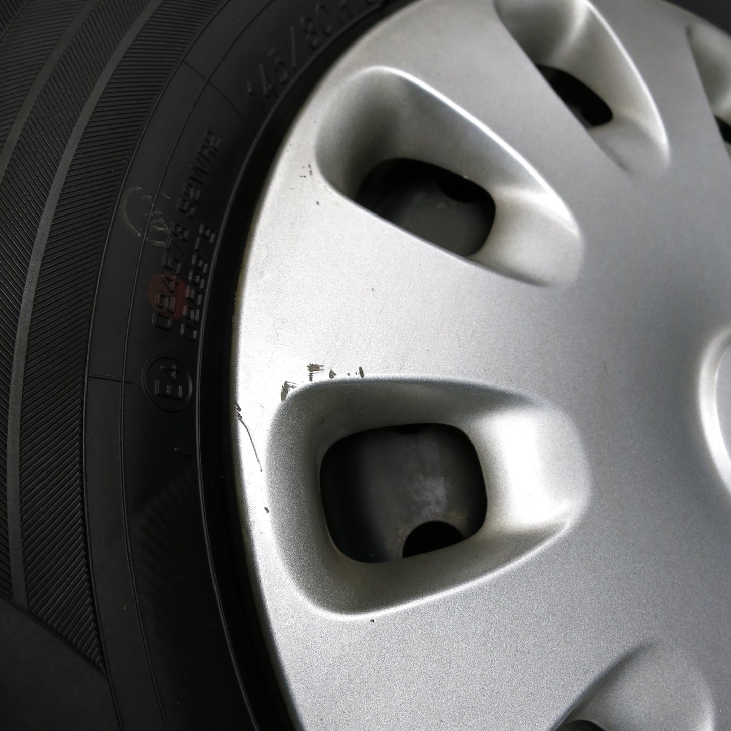 [送料無料]バリ溝！ほぼ10分★ダイハツ タント 純正 スチール 145/80R13 スタッドレス ヨコハマ アイスガード iG50 プラス 13インチ PCD100/4H★3041003Hス