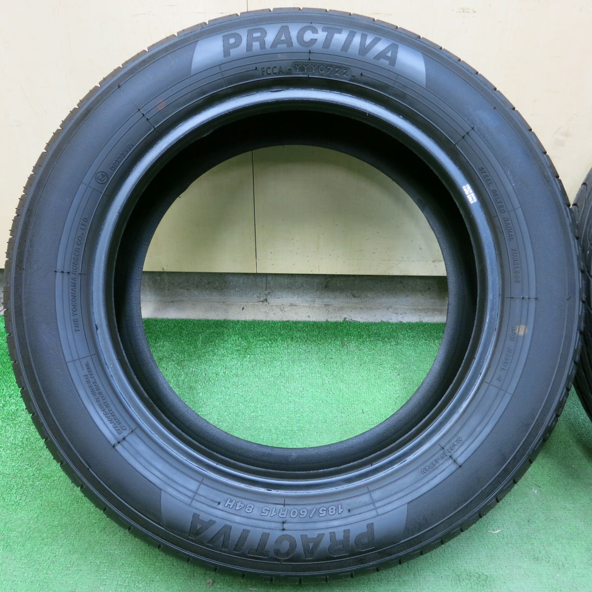 *送料無料*バリ溝！22年！9.5分★185/60R15 ヨコハマ プラクティバ タイヤ 15インチ アクア カローラ ヤリス ヴィッツ フィット 等★31003003イノタ