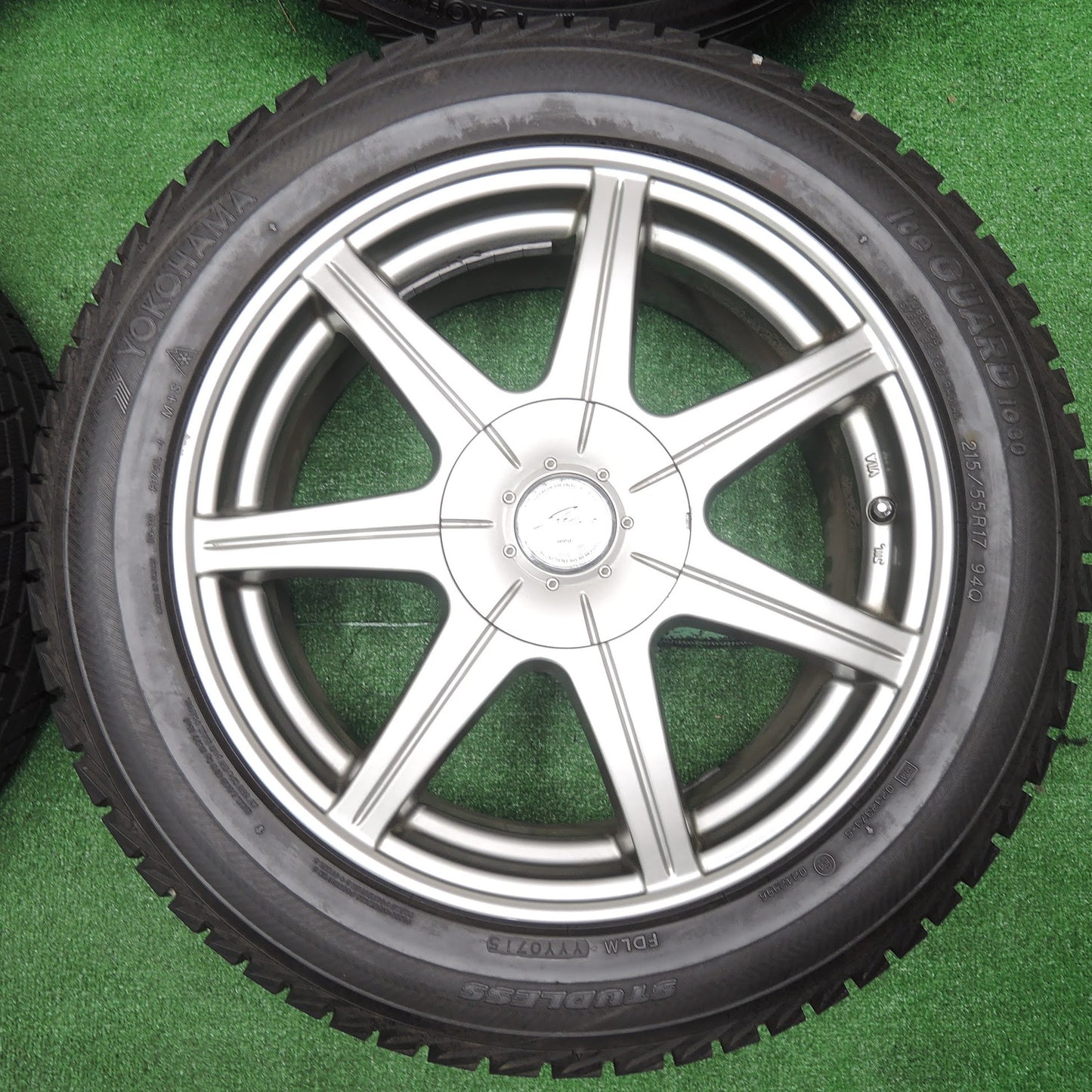 [送料無料]バリ溝！キレイ！9.5分★スタッドレス 215/55R17 ヨコハマ アイスガード iG30 JOKER weds ジョーカー 17インチ PCD100 114.3/5H マルチ★3101905TNス