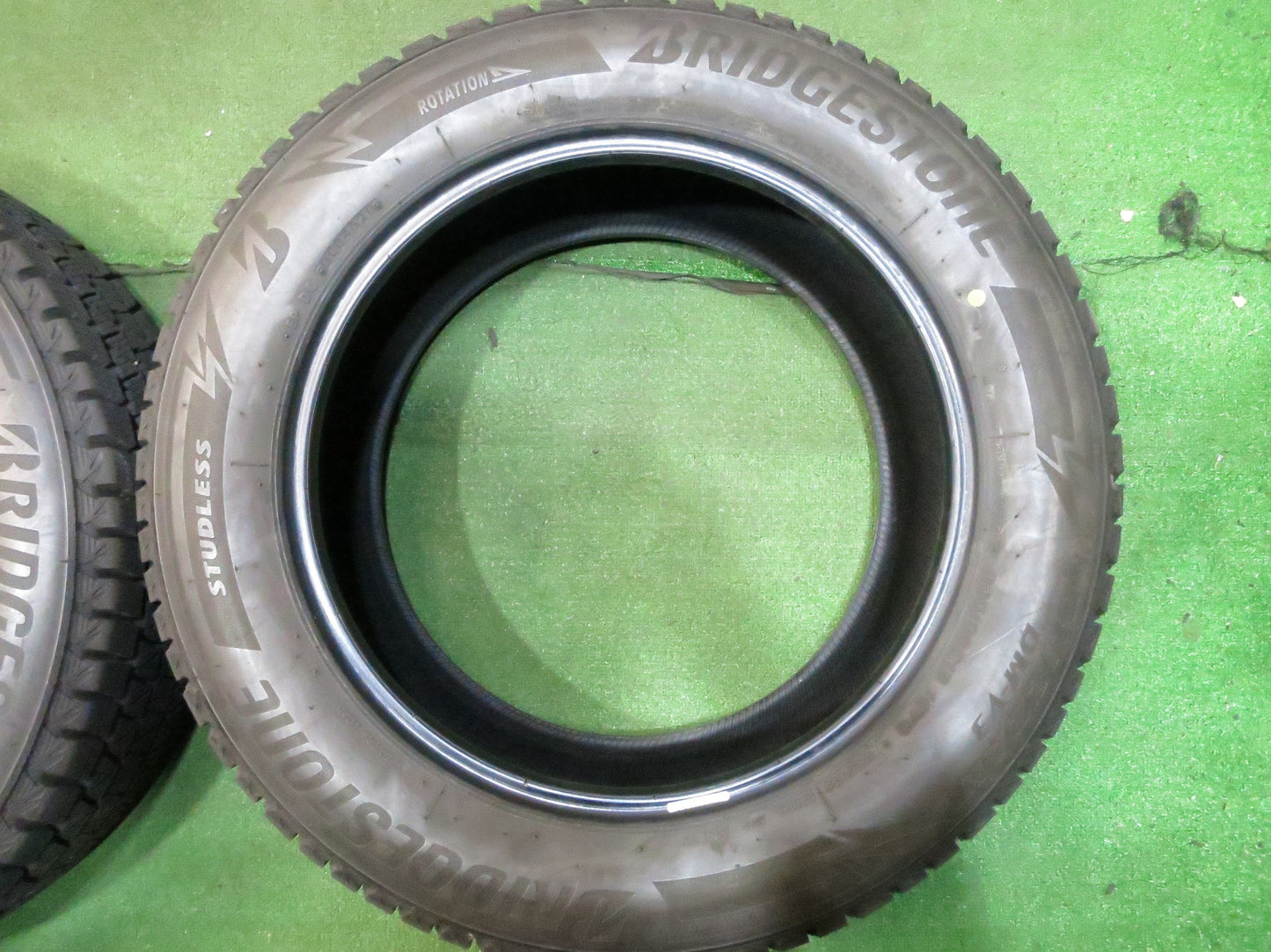 [送料無料]バリ溝！20年！9.5分★スタッドレス 235/60R18 ブリヂストン ブリザック DM-V3 タイヤ 18インチ レクサス NX RX CR-V 等★3021712Hスタ