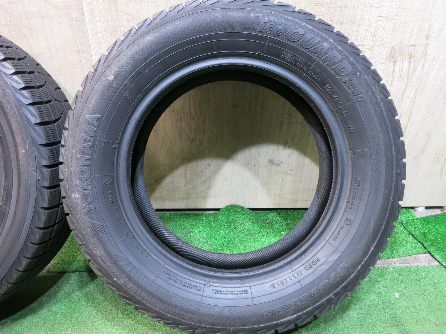 [送料無料]4本価格★スタッドレス 195/65R15 ヨコハマ アイスガード iG30 タイヤ 15インチ プリウス ノア ヴォクシー ウィッシュ エスクァイア 等★2062401Hスタ