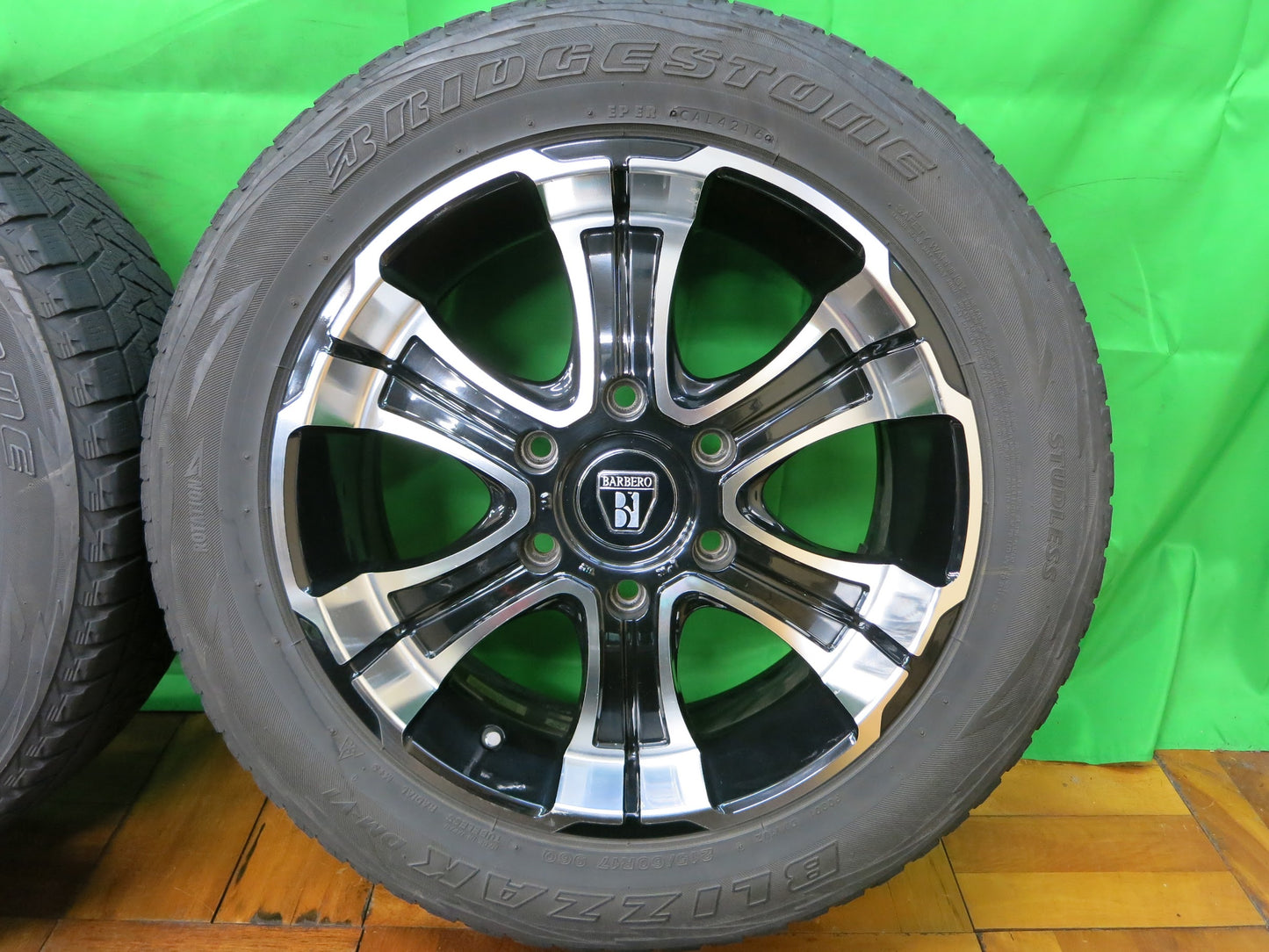 [送料無料]4本★ハイエース等 BARBERO CRIMSON 215/60R17 スタッドレス バルベロ クリムソン ブリヂストン ブリザック DM-V1 17インチ PCD139.7/6H★2040203ヒス