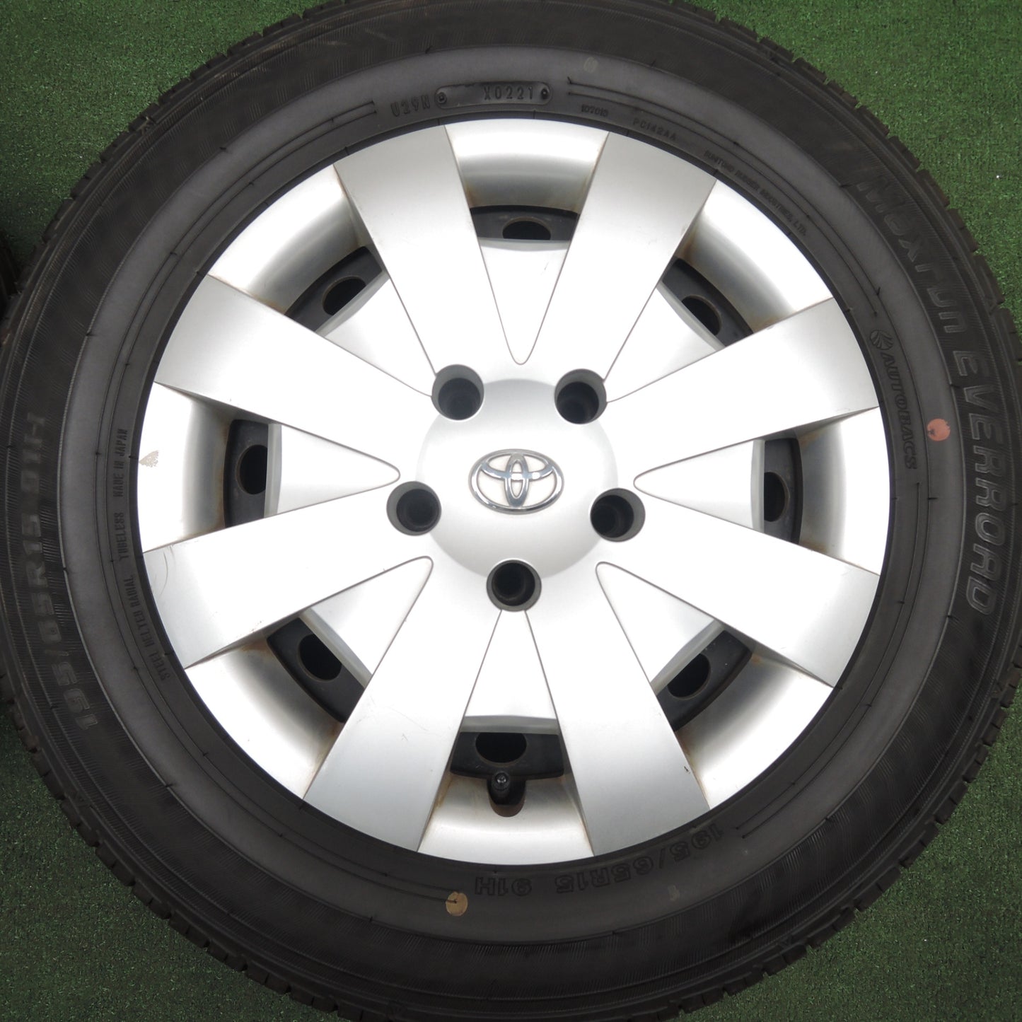 *送料無料* バリ溝！21年！ほぼ10分★トヨタ カローラ ルミオン 純正 スチール 195/65R15 オートバックス Maxrun EVERROAD PCD114.3/5H★4022504HAノ