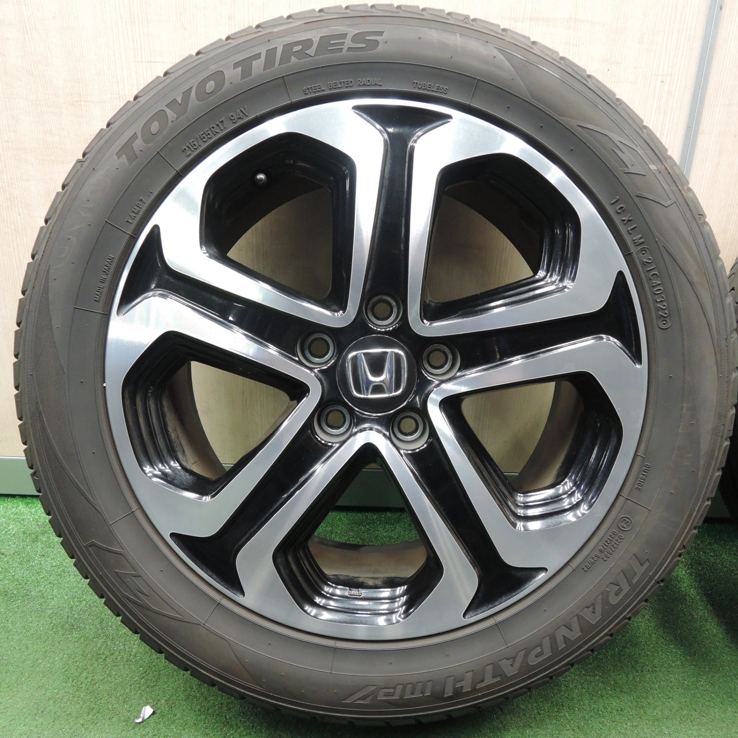 *送料無料* バリ溝！22年！キレイ！9.5分★ホンダ ヴェゼル 純正 215/55R17 トーヨー トランパス MPZ 17インチ PCD114.3/5H★4022909NJノ