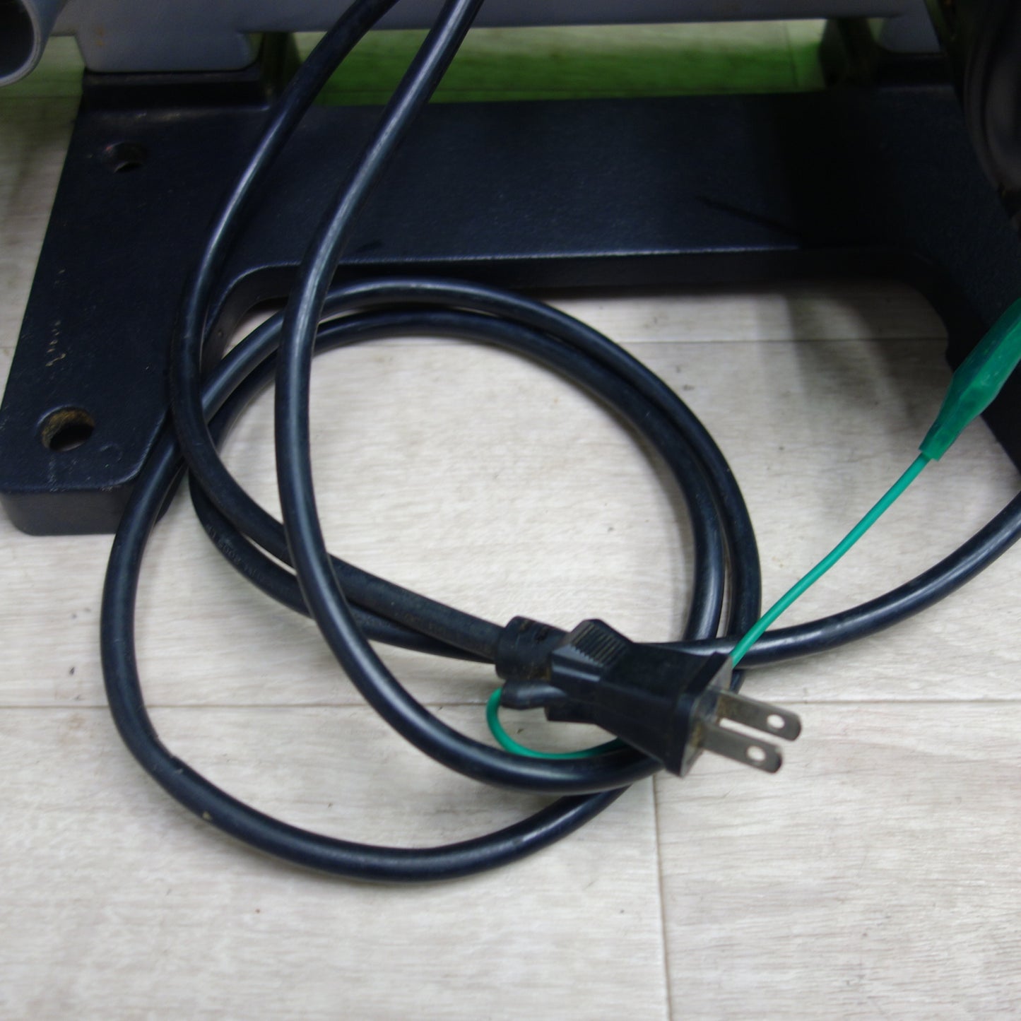 [送料無料] ☆SK11 藤原産業 バンドソー SWB-250 BAND SAW 木工用 電動 工具 大工 DIY 切断機 木☆
