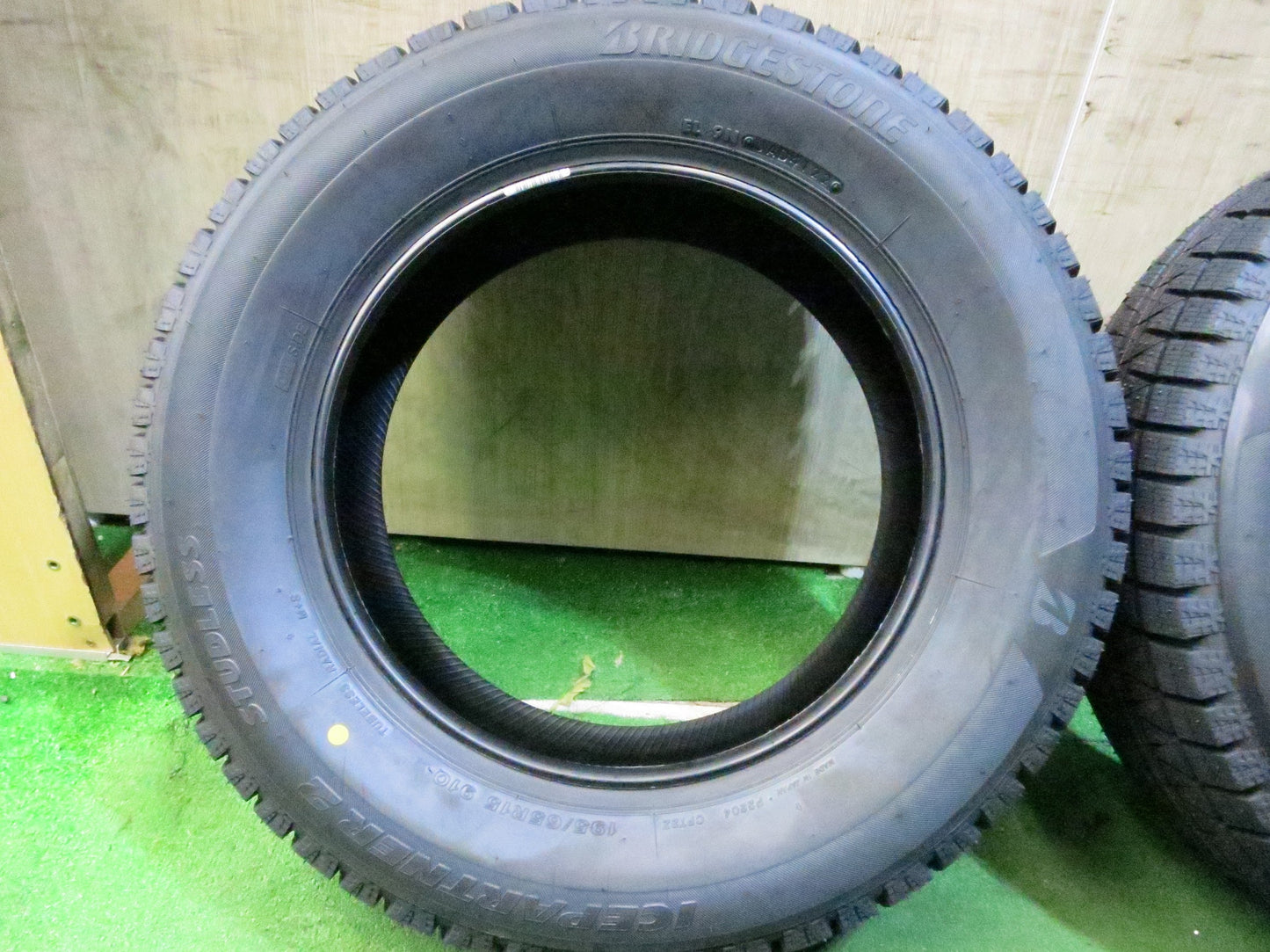 [送料無料]未使用！22年★スタッドレス 195/65R15 ブリヂストン アイスパートナー2 タイヤ 15インチ プリウス セレナ ノア ヴォクシー 等★3031002Hスタ