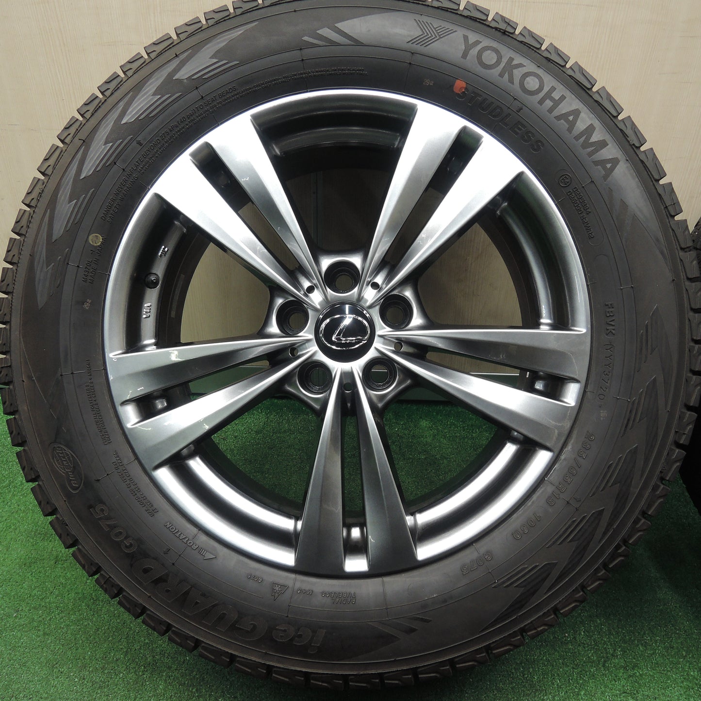 *送料無料*バリ溝！20年！キレイ！9.5分★レクサス RX 等 235/65R18 スタッドレス ヨコハマ アイスガード G075 Lehrmeister レアマイスター PCD114.3/5H★3112408TNス