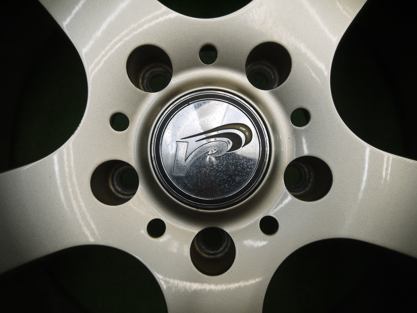 [送料無料]バリ溝！キレイ！9.5分★スタッドレス 225/65R17 RAYS VERSUS STIVALE ナンカン CORSAFA レイズ ベルサス スティバーレ PCD114.3/5H★2111507アス