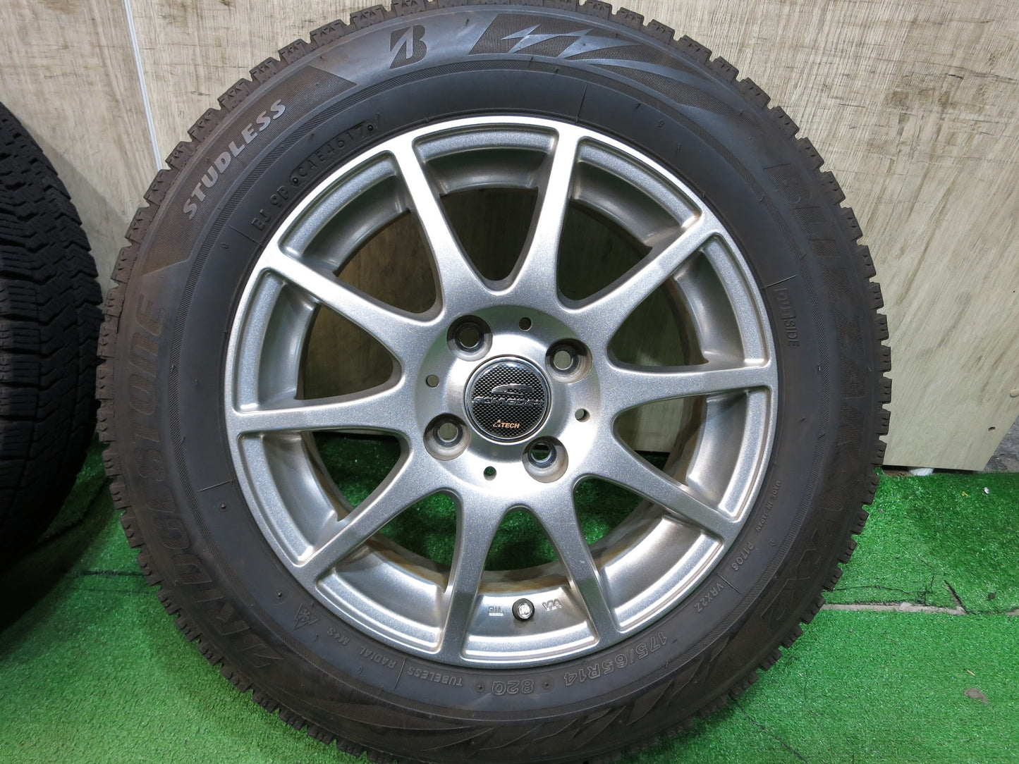 [送料無料]キレイ★スタッドレス 175/65R14 ブリヂストン ブリザック VRX2 SCHNEIDER ATECH シュナイダー 14インチ PCD100/4H★2110210Hス