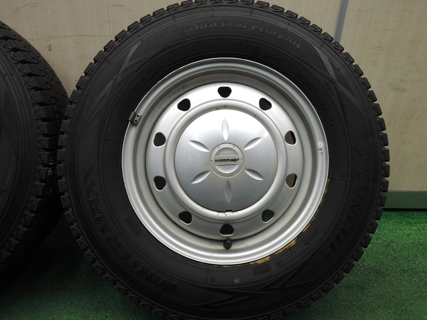 [送料無料]バリ溝！9.5分★スタッドレス 165R13 6PR ダンロップ ウインターマックス SV01 TOPY SCHWARZ MV スチール PCD100 114.3/4H マルチ★3112513HAス