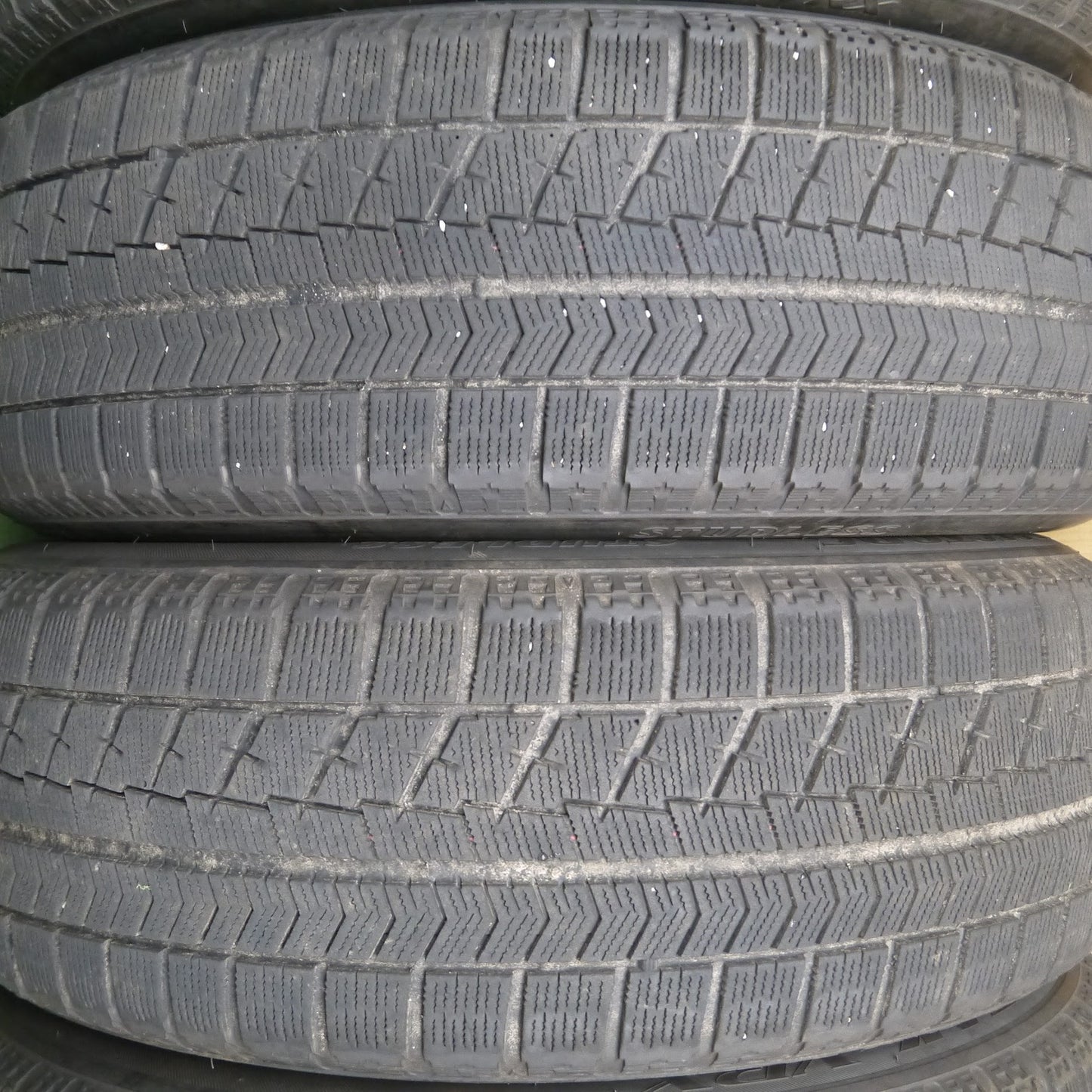 [送料無料]キレイ！19年★スタッドレス 215/60R17 ブリヂストン ブリヂストン VRX Exceeder HOT STUFF エクシーダー 17インチ PCD114.3/5H★3071703クス