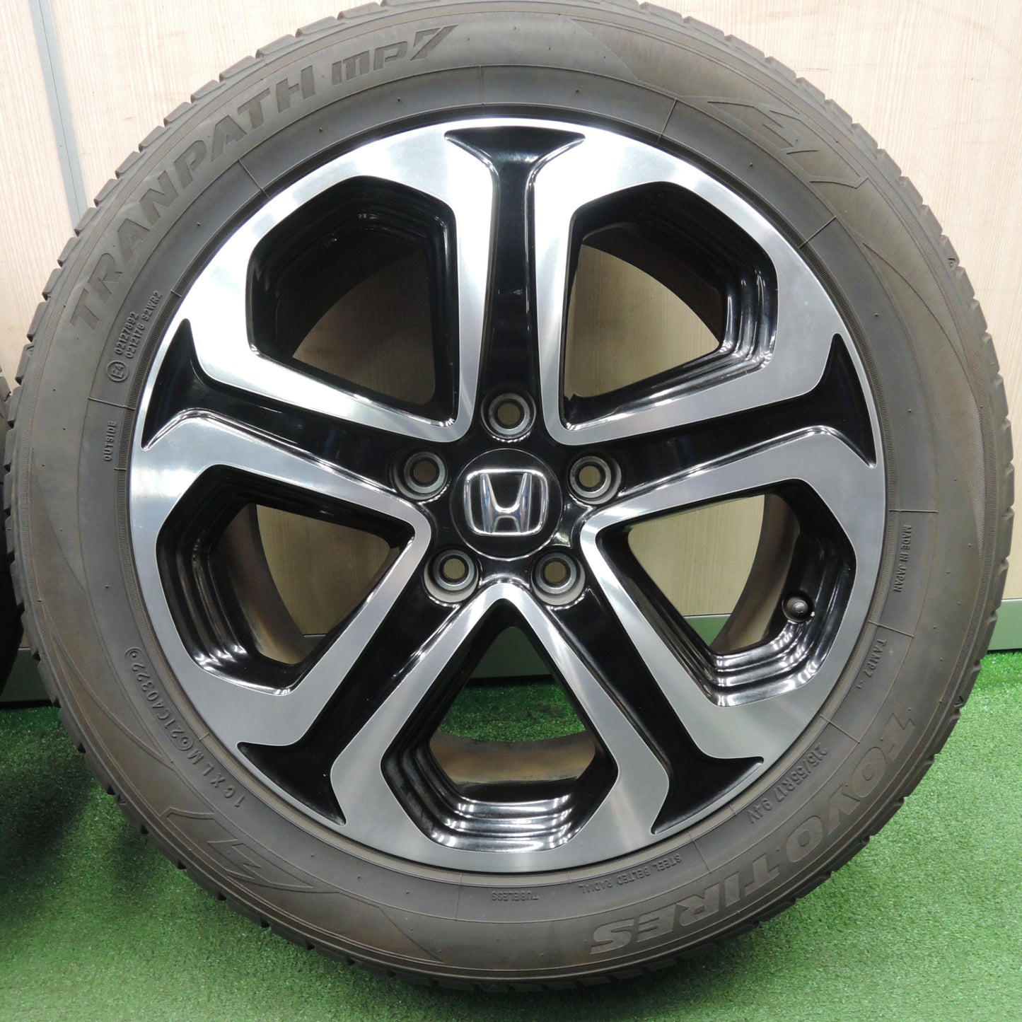 *送料無料* バリ溝！22年！キレイ！9.5分★ホンダ ヴェゼル 純正 215/55R17 トーヨー トランパス MPZ 17インチ PCD114.3/5H★4022909NJノ