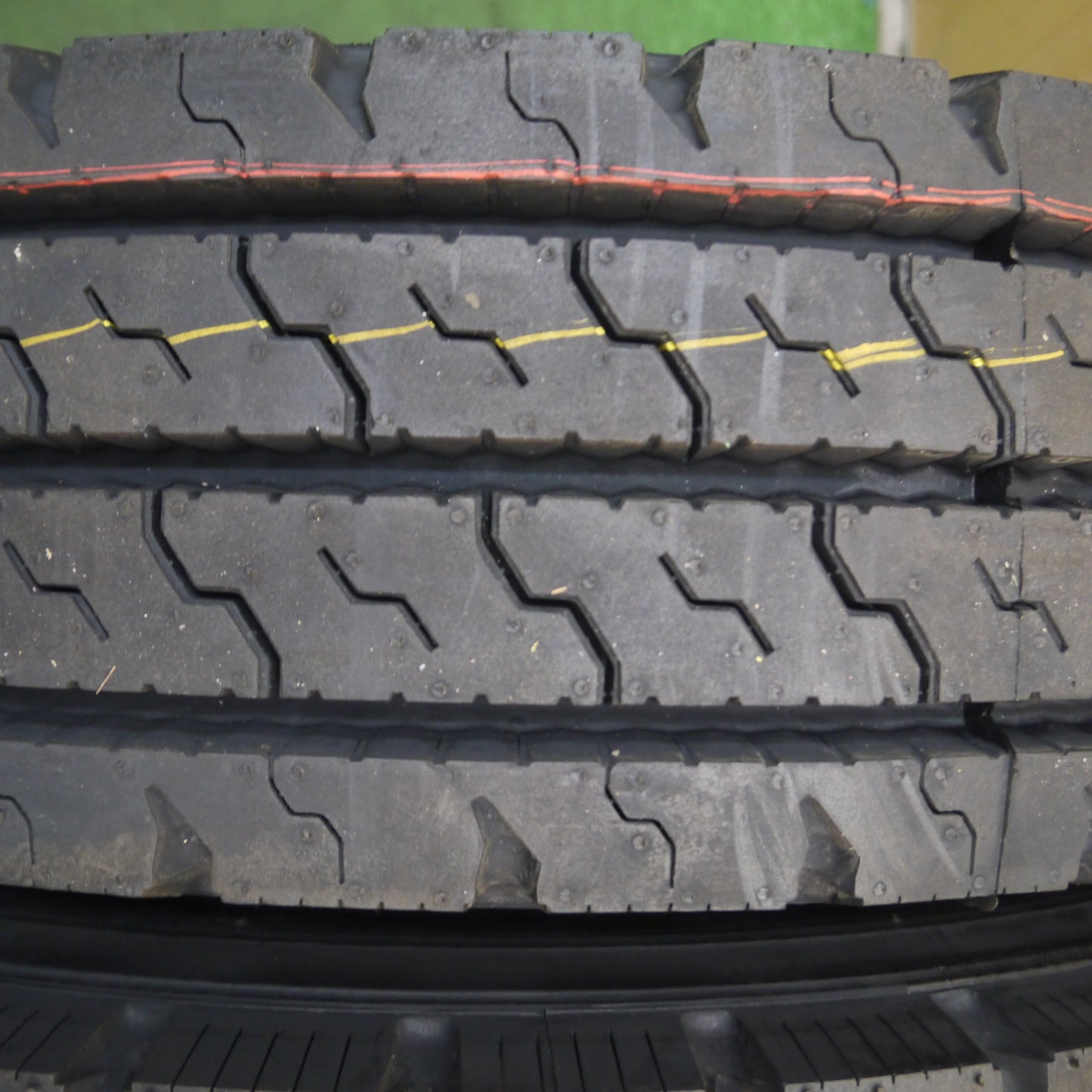 *送料無料*未使用！21年★トラック 再生 タイヤ 225/80R17.5 123/122L トーヨー M929 ベース TOKO M317 17.5インチ★3122817KKスタ