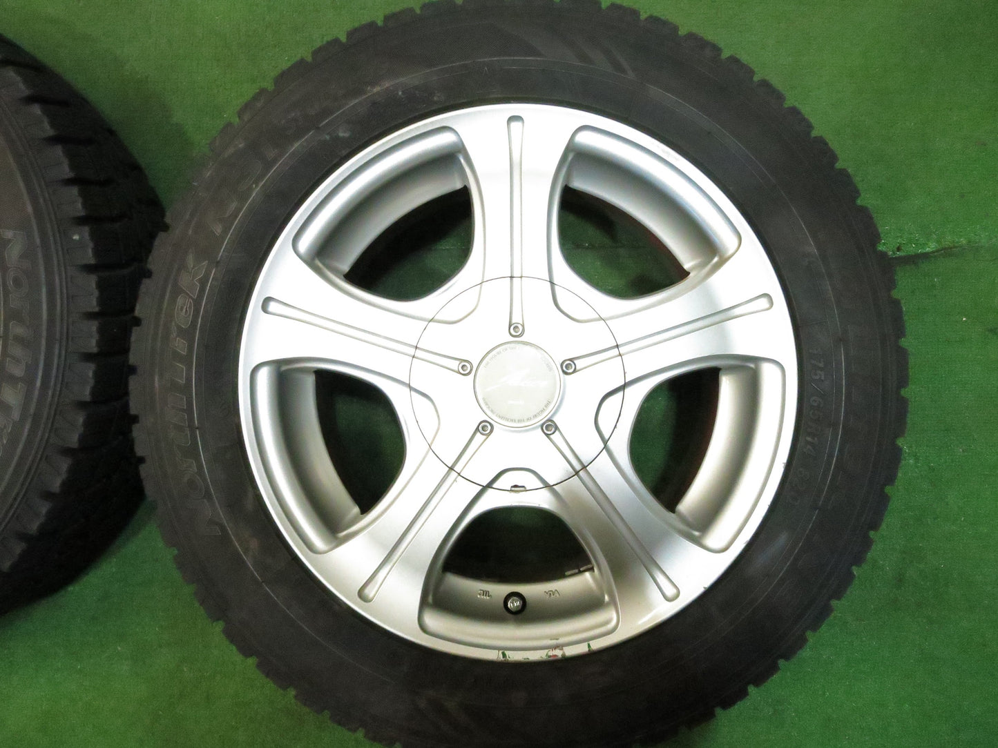 [送料無料]バリ溝！18年！ほぼ10分★スタッドレス 175/65R14 オートバックス ノーストレックN3i JOKER ジョーカー 14インチ PCD100 114.3/4H マルチ★2122604Hス